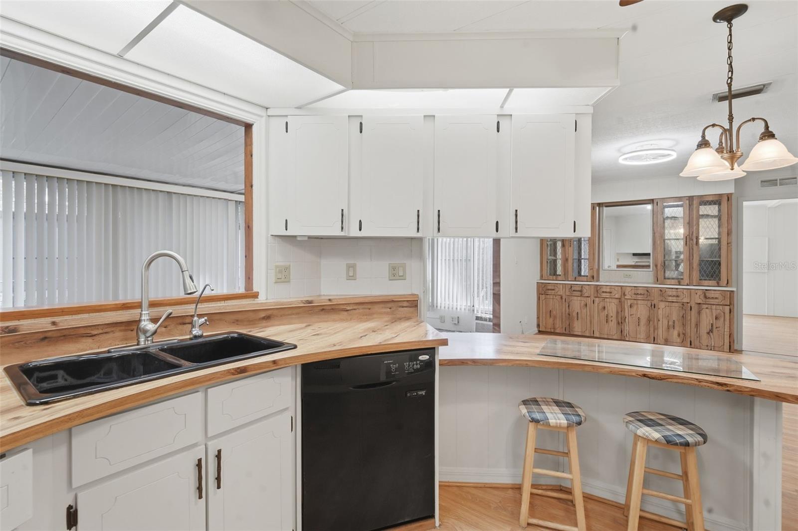 Image 14 of 55 For 142 Florence Boulevard