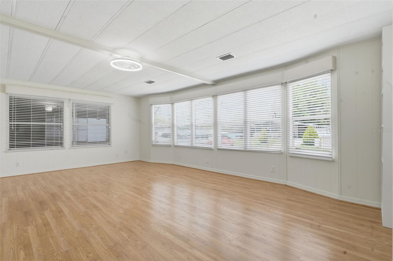 Image 18 of 55 For 142 Florence Boulevard