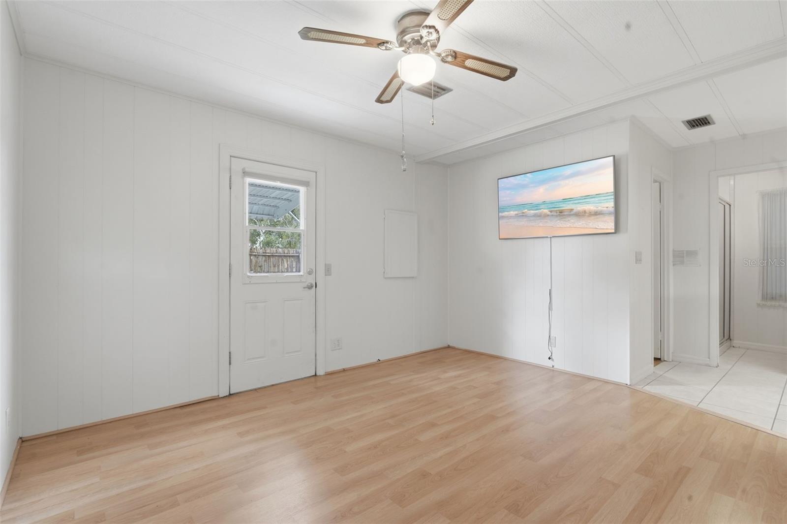 Image 21 of 55 For 142 Florence Boulevard