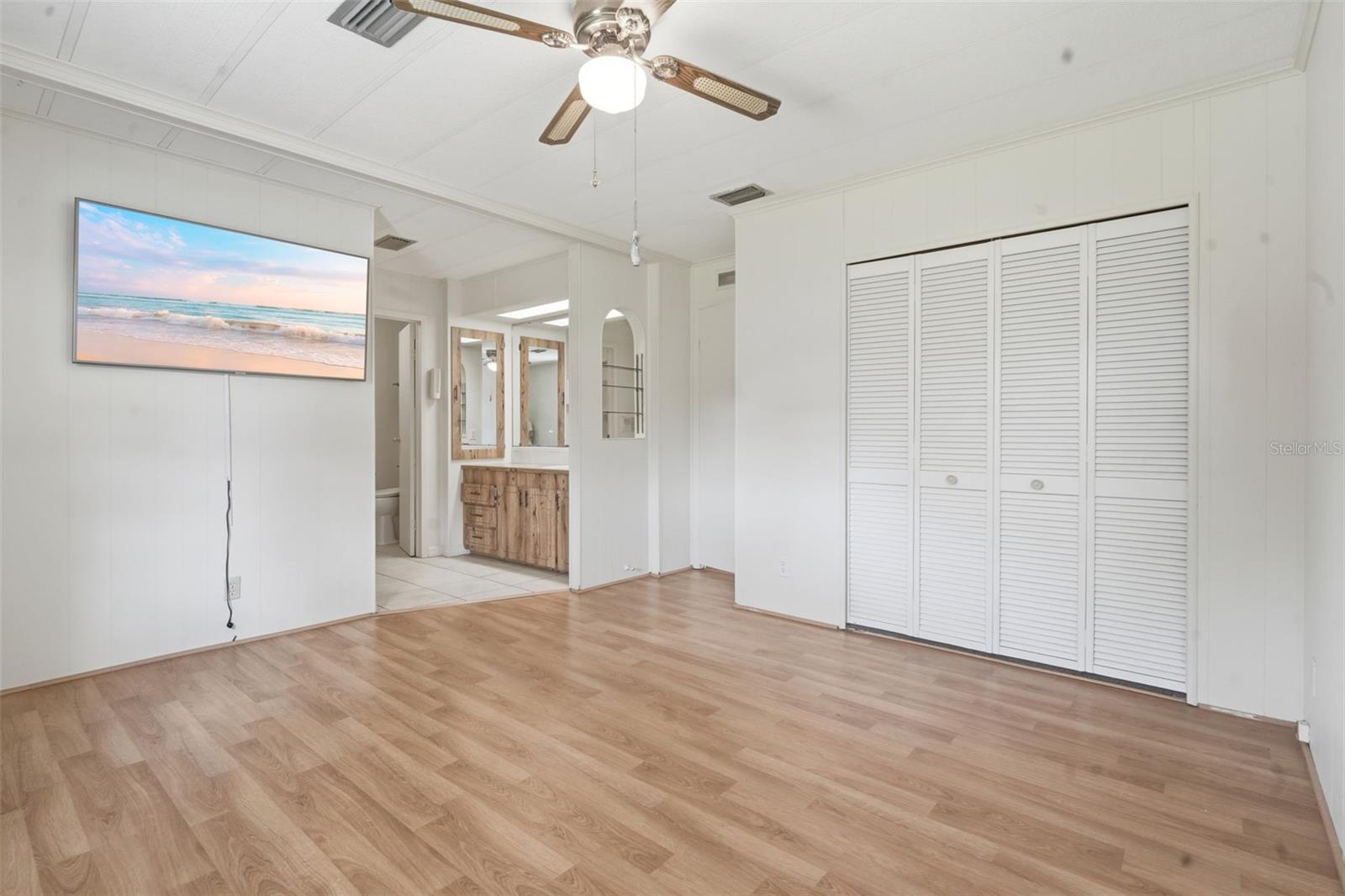 Image 23 of 55 For 142 Florence Boulevard