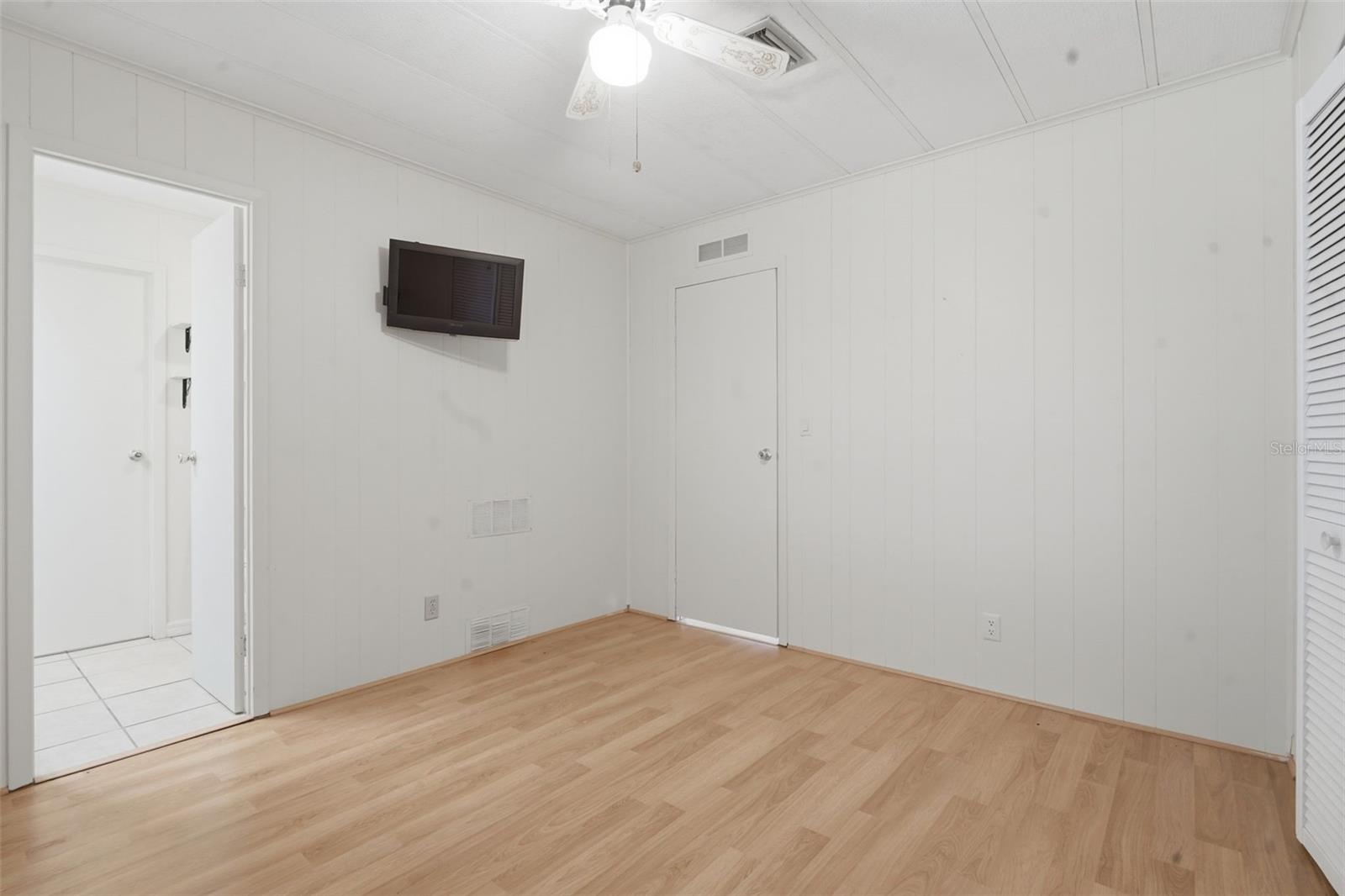 Image 27 of 55 For 142 Florence Boulevard