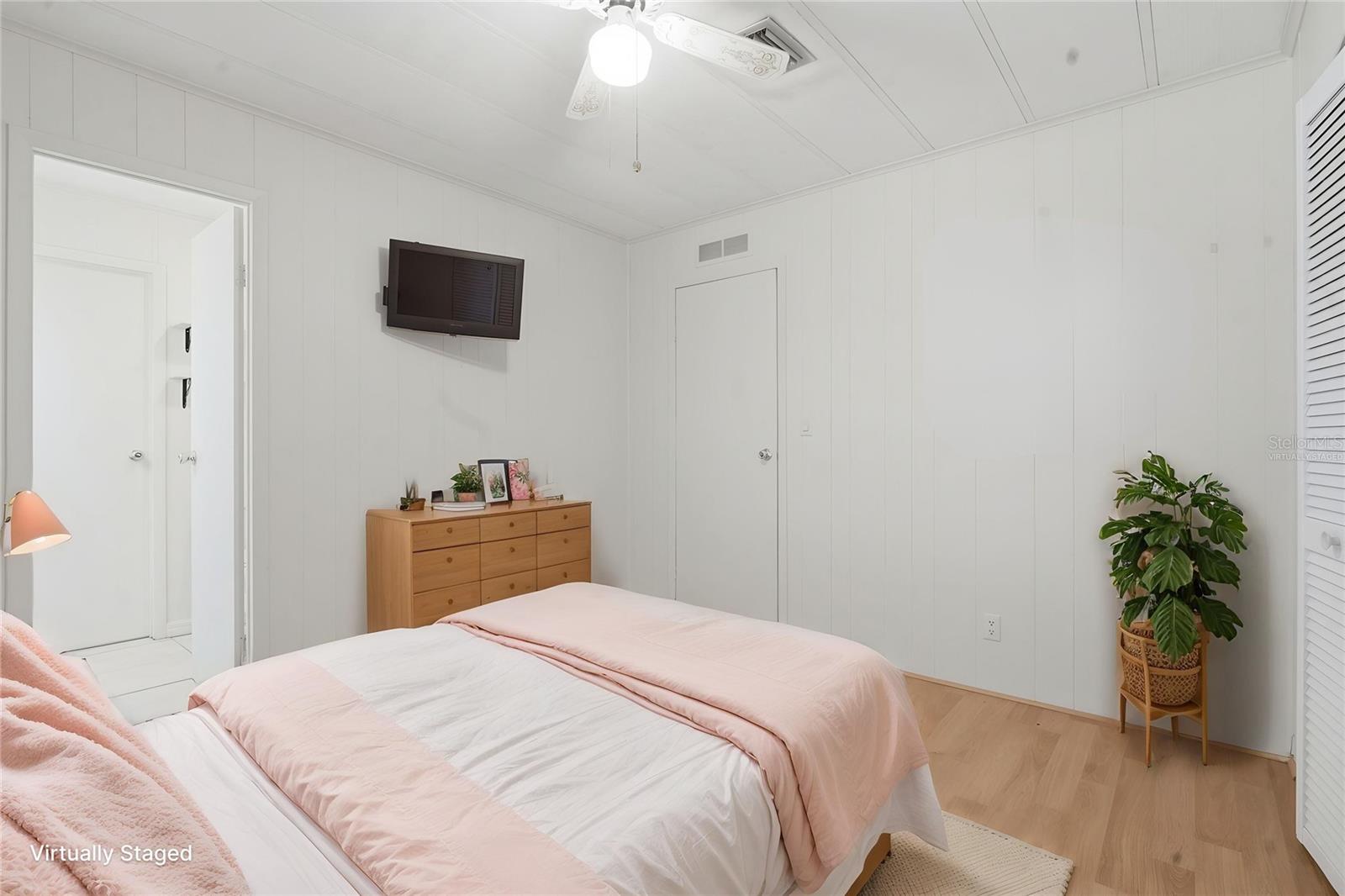 Image 28 of 55 For 142 Florence Boulevard