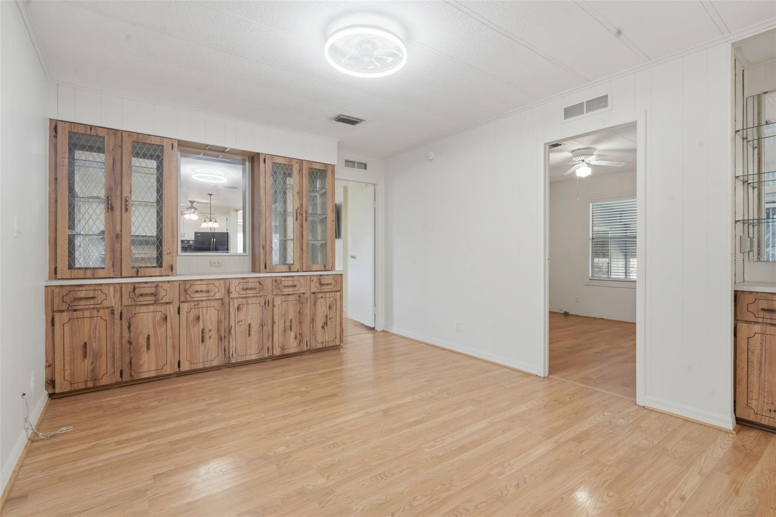 Image 9 of 55 For 142 Florence Boulevard