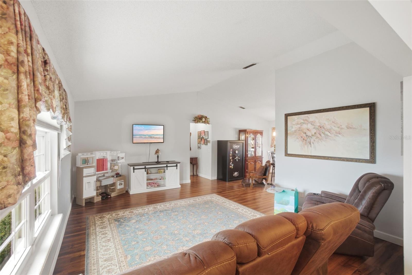 Image 11 of 37 For 790 Willow Crest Street