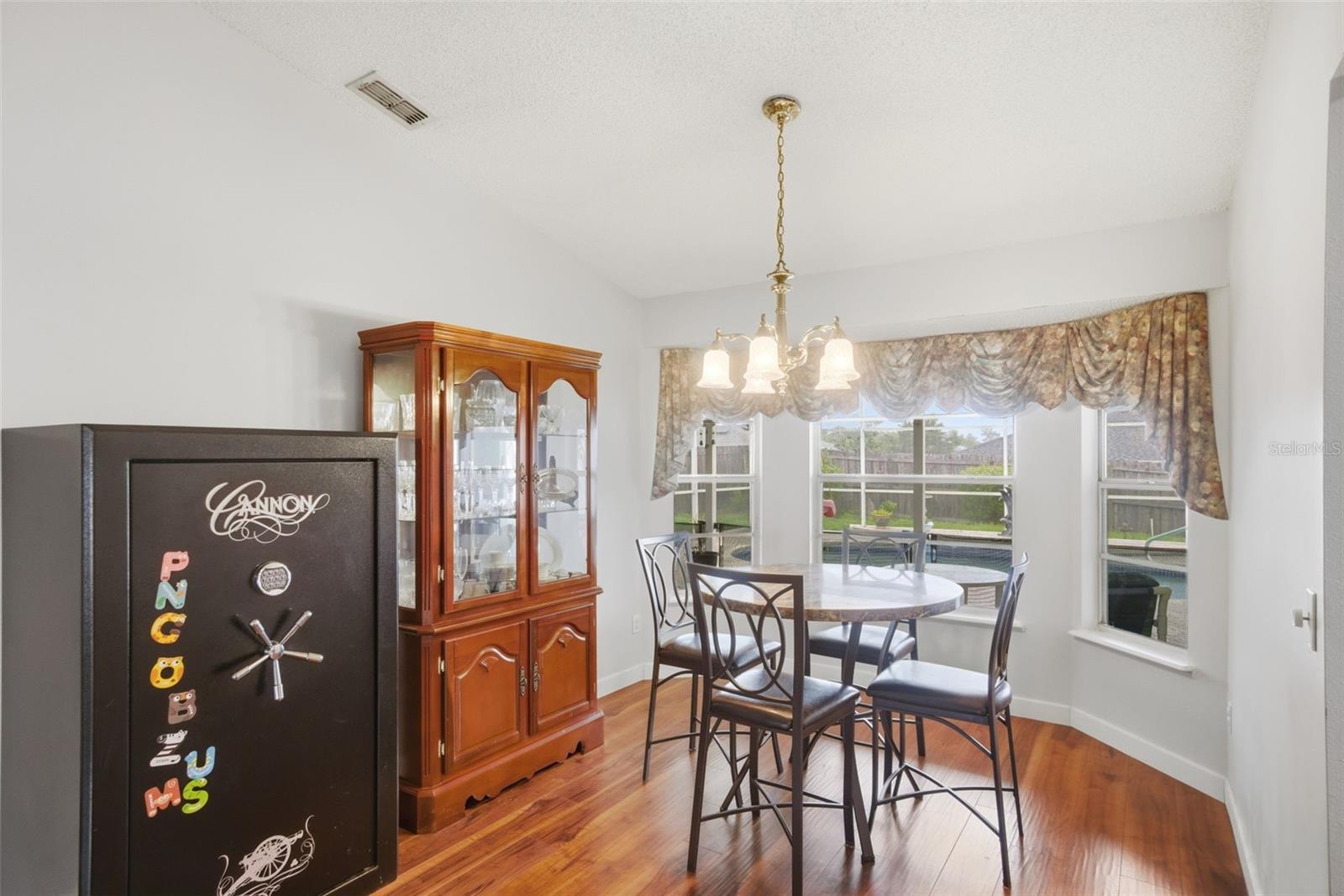 Image 13 of 37 For 790 Willow Crest Street