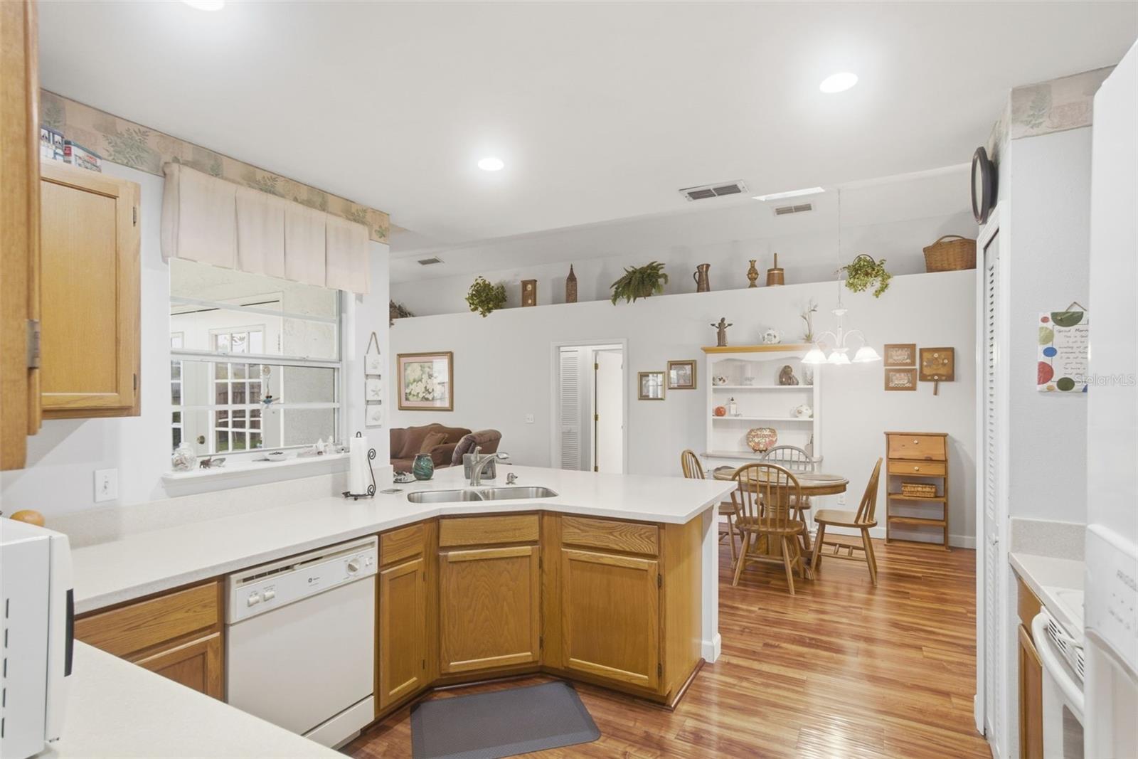 Image 15 of 37 For 790 Willow Crest Street