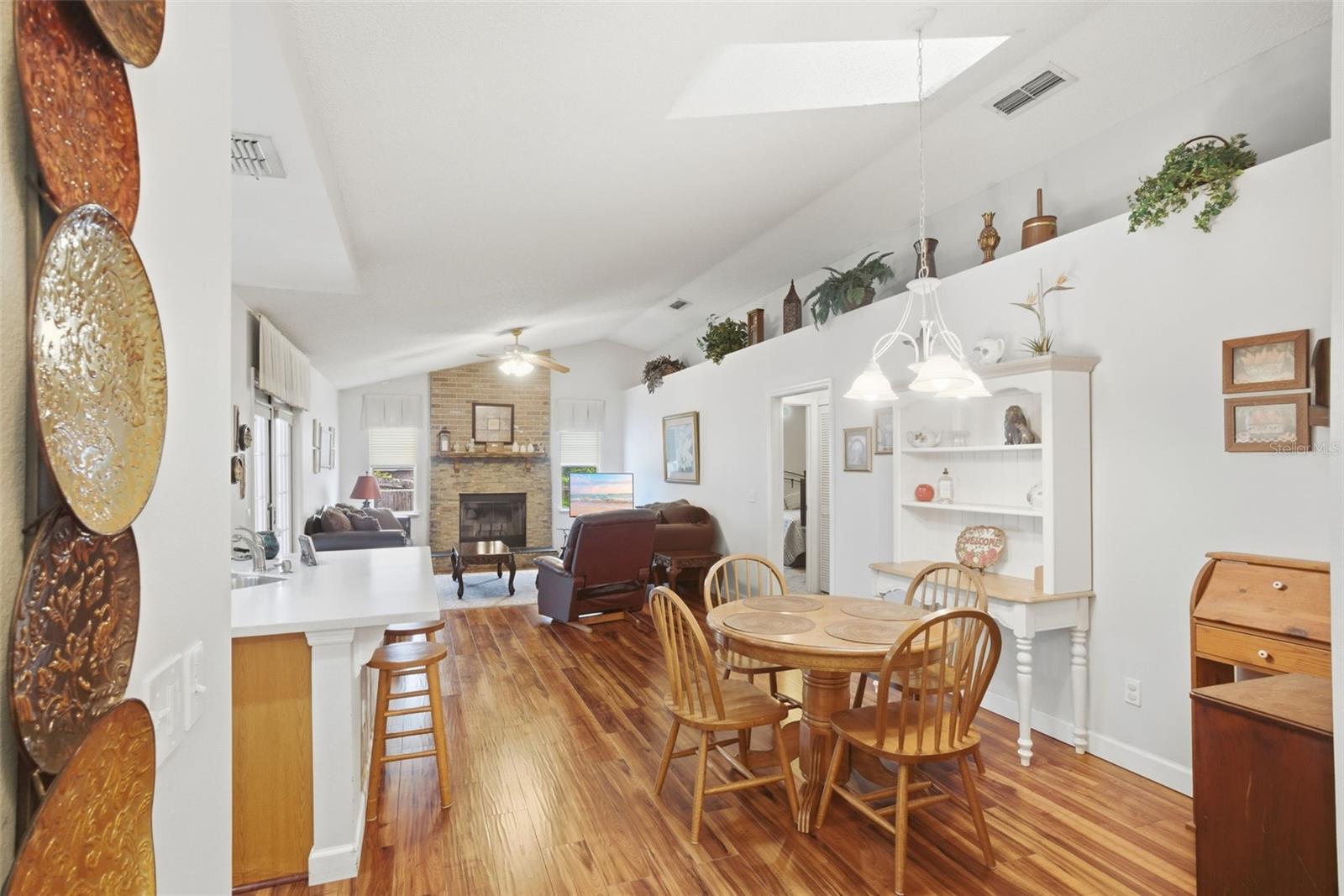 Image 17 of 37 For 790 Willow Crest Street