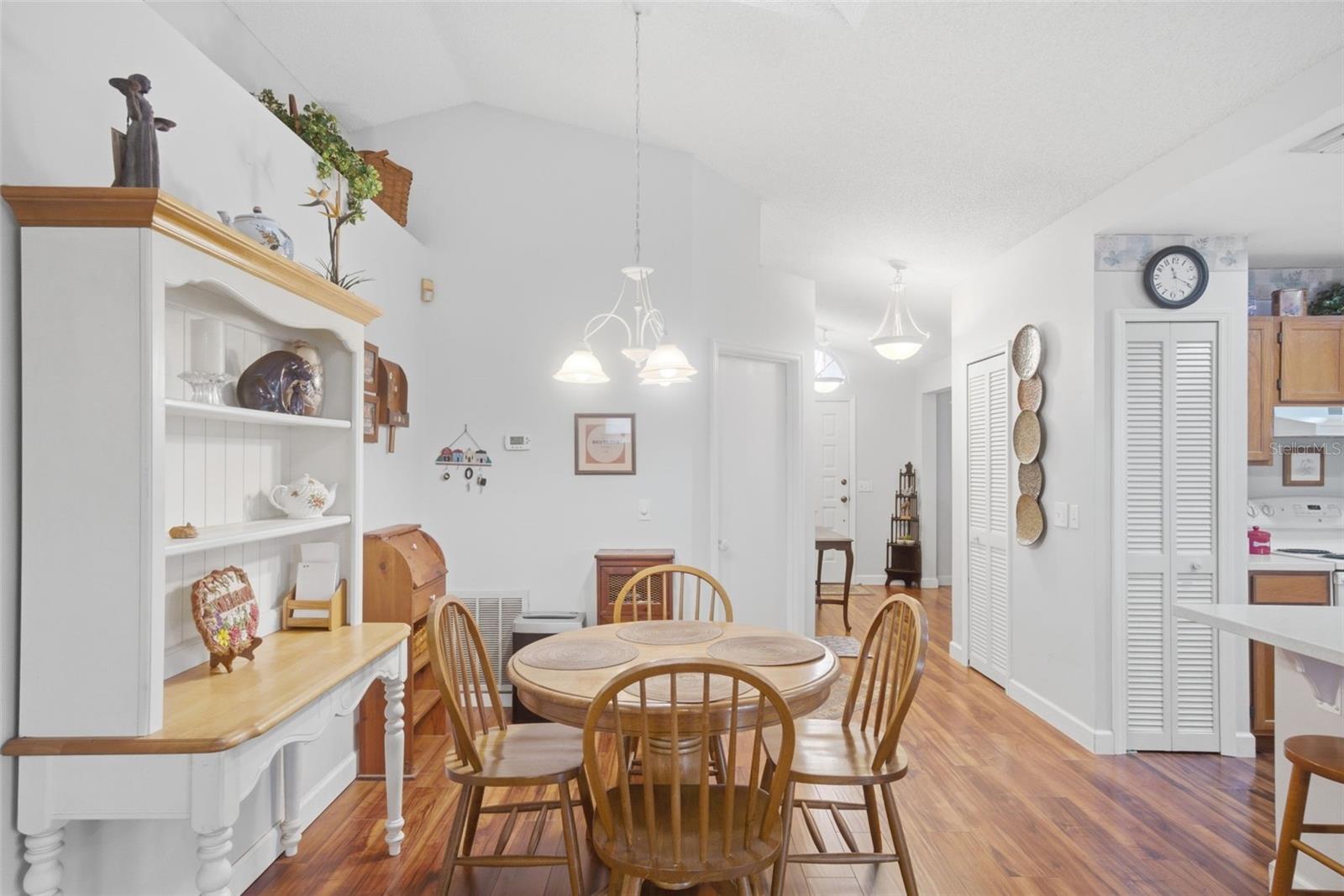 Image 18 of 37 For 790 Willow Crest Street