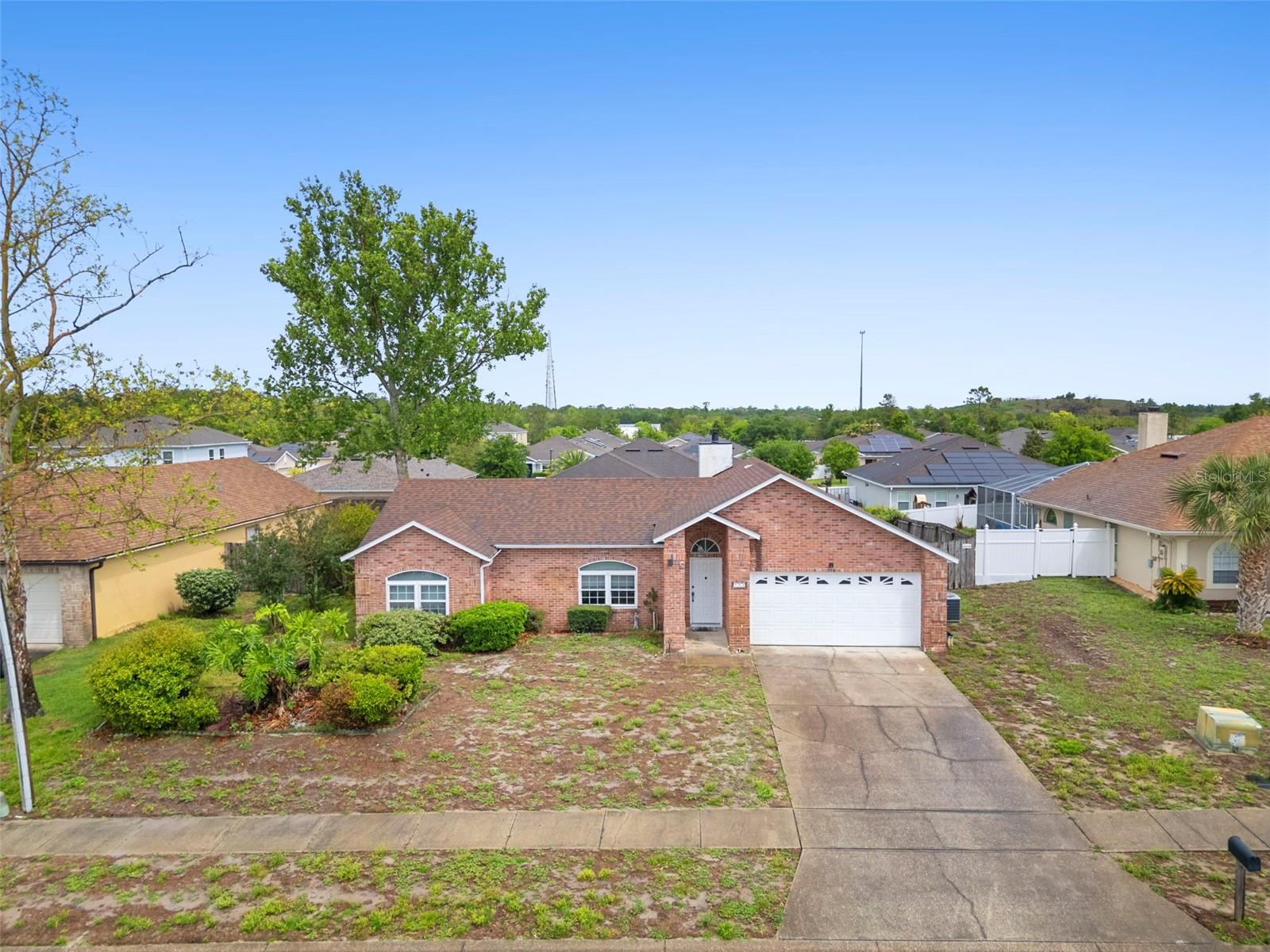 Image 2 of 37 For 790 Willow Crest Street