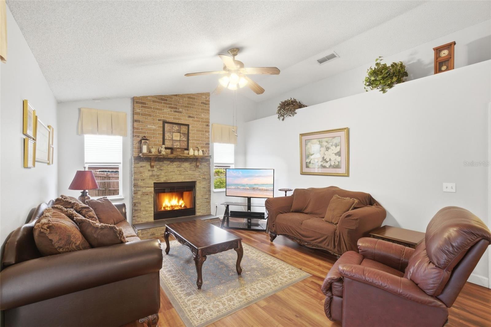 Image 20 of 37 For 790 Willow Crest Street