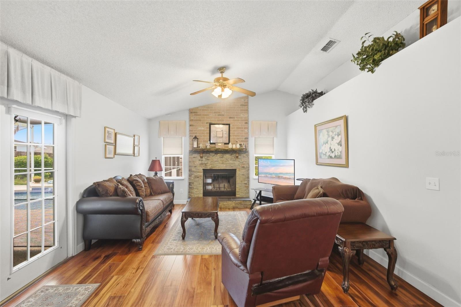 Image 21 of 37 For 790 Willow Crest Street