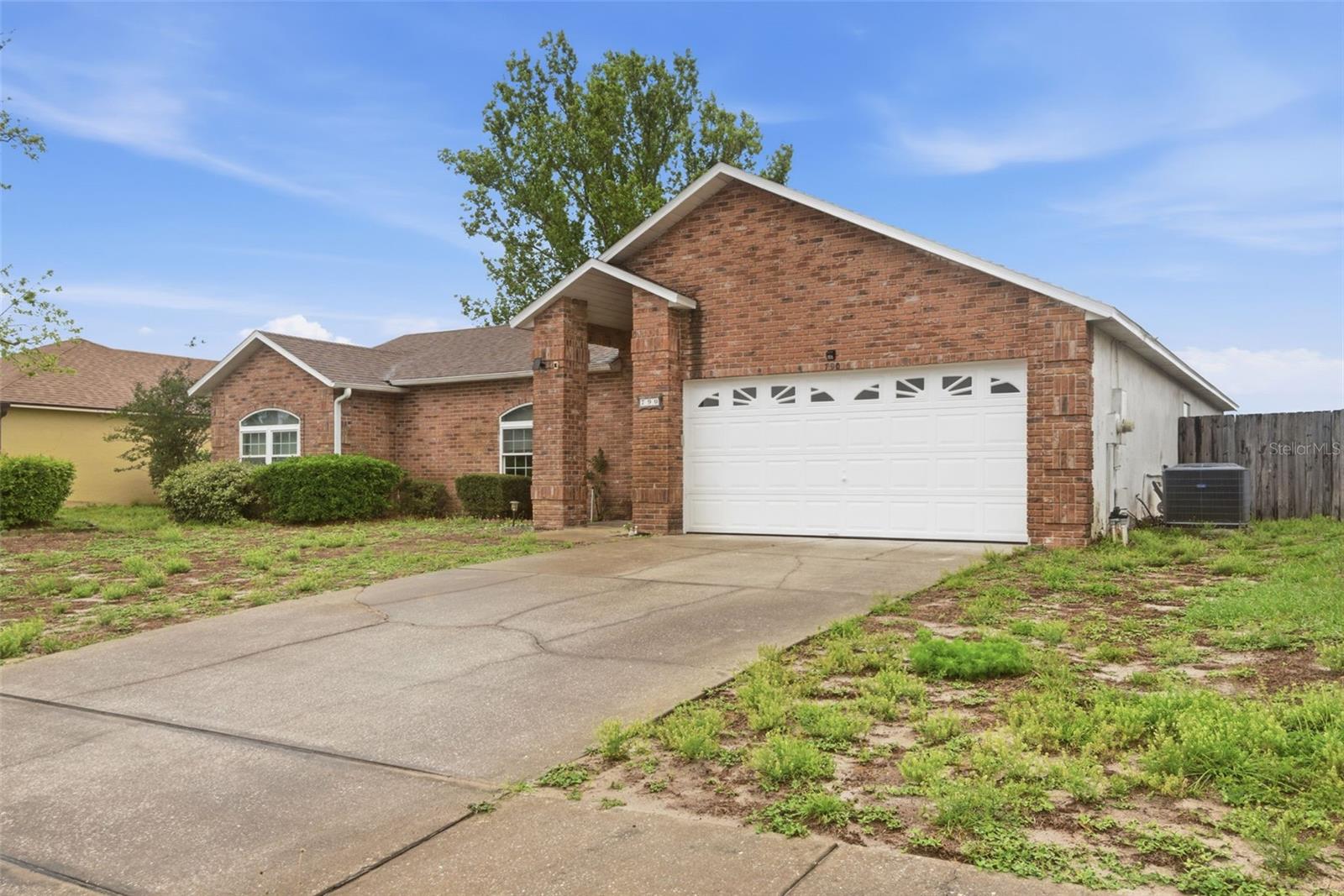 Image 7 of 37 For 790 Willow Crest Street