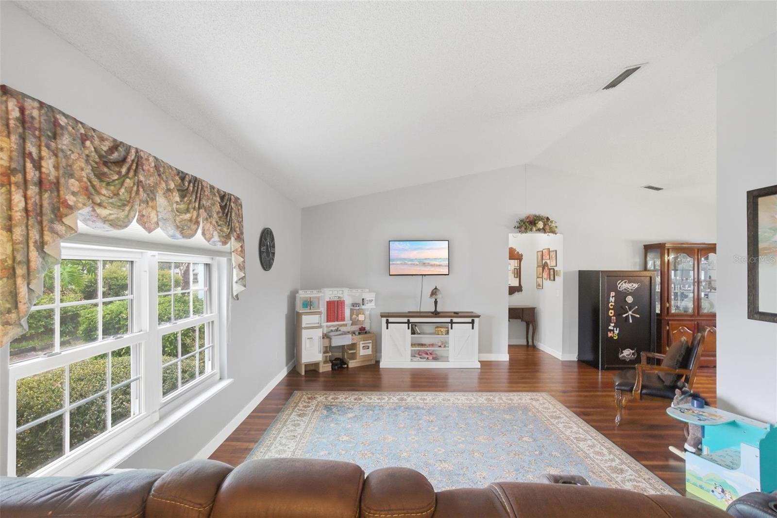 Image 8 of 37 For 790 Willow Crest Street