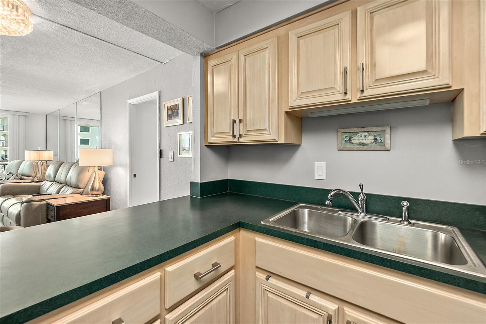 Image 18 of 42 For 2987 Atlantic Avenue H010