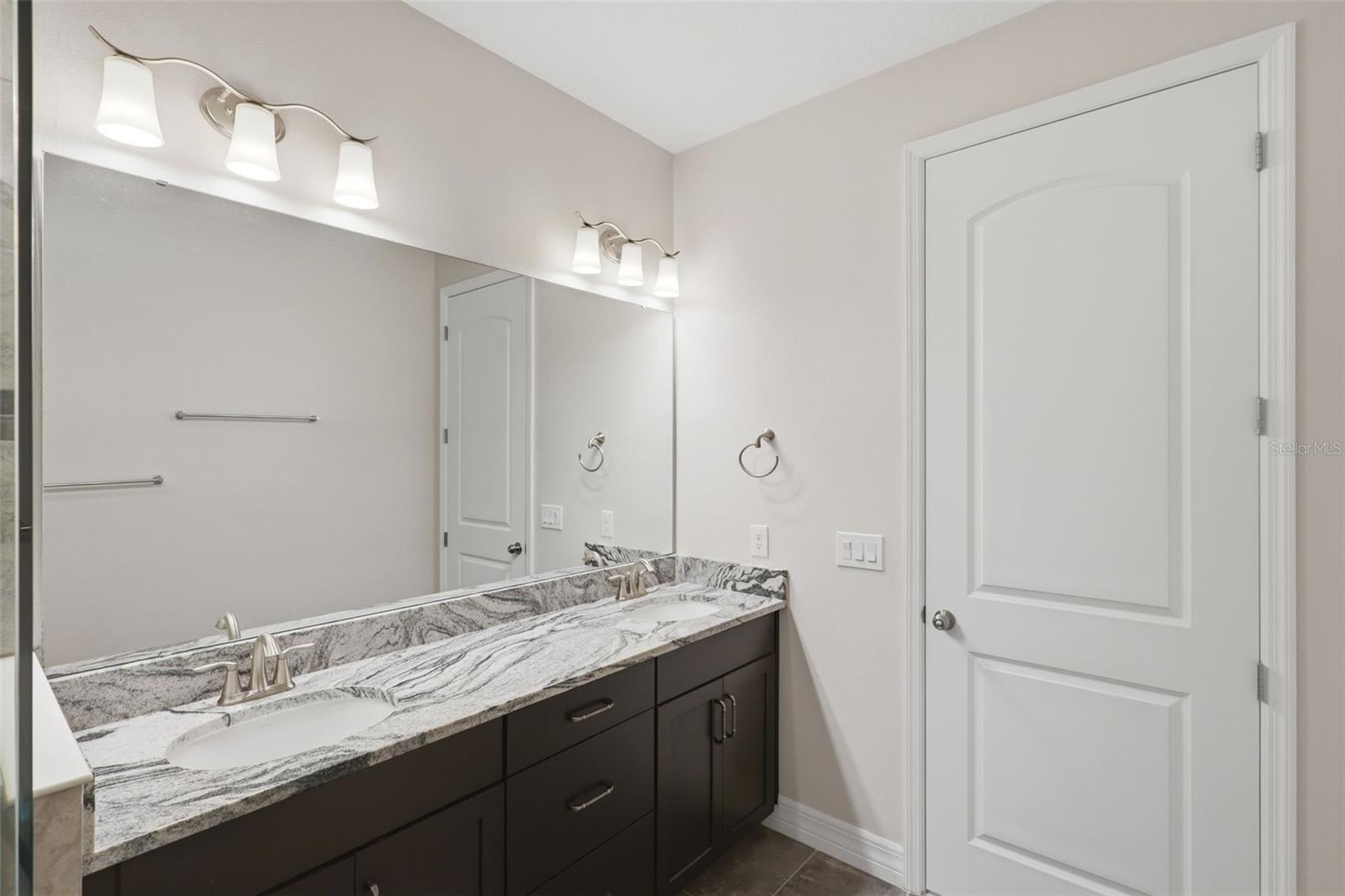 Image 18 of 46 For 2321 Oxmoor Drive