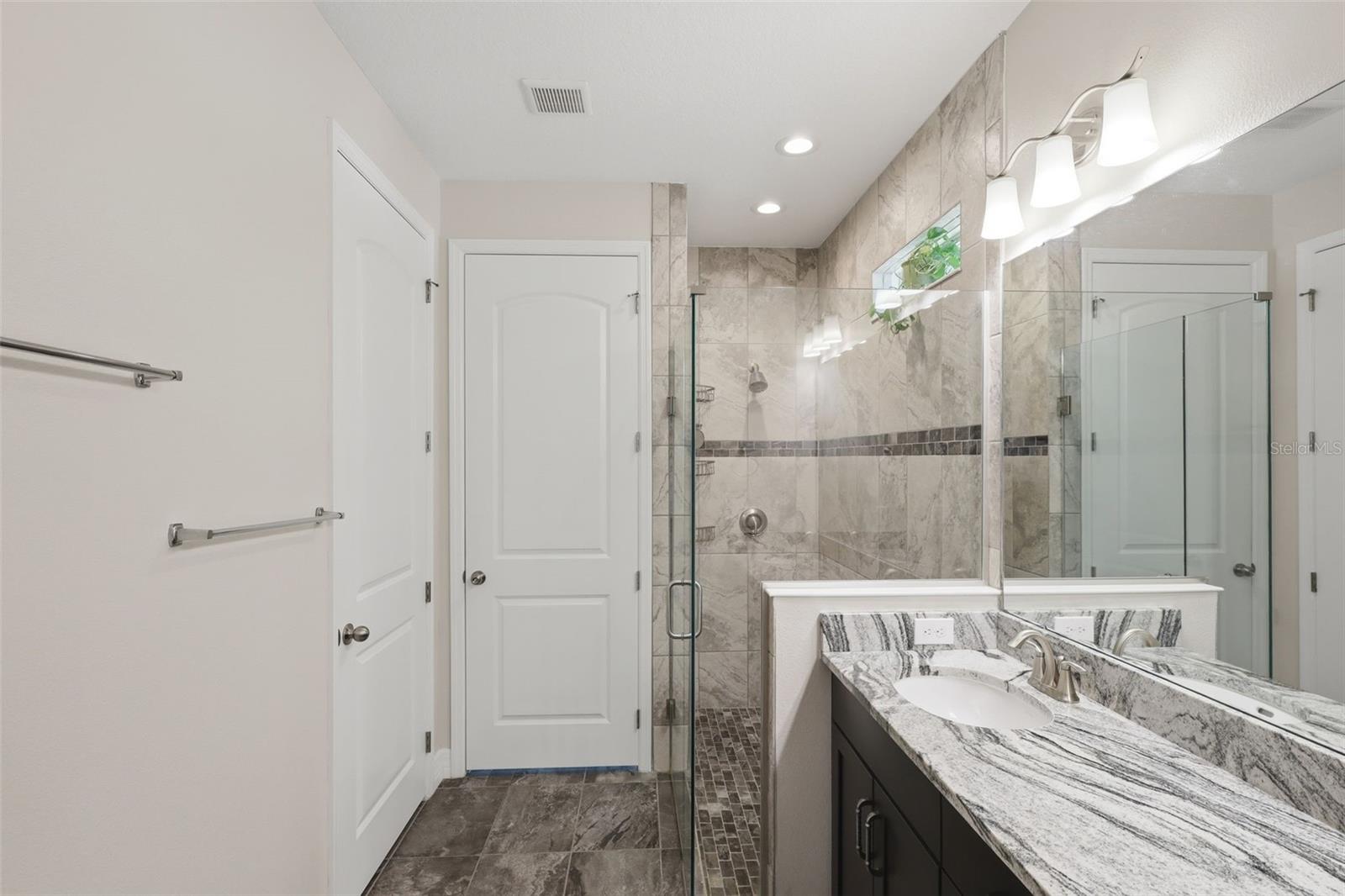 Image 19 of 46 For 2321 Oxmoor Drive