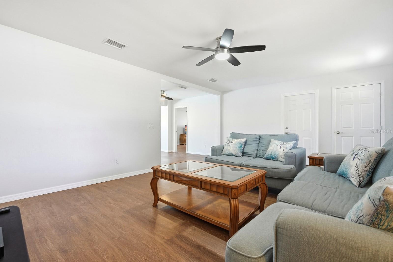 Image 13 of 42 For 2927 Lantern Drive