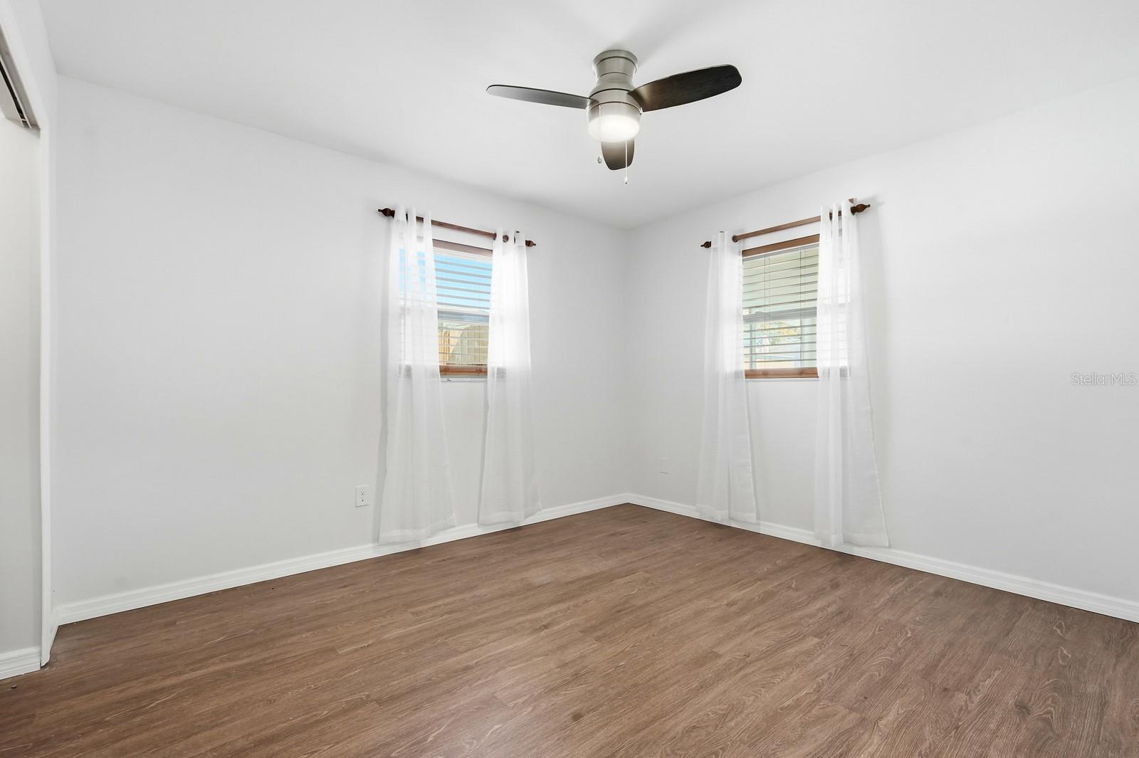 Image 27 of 42 For 2927 Lantern Drive