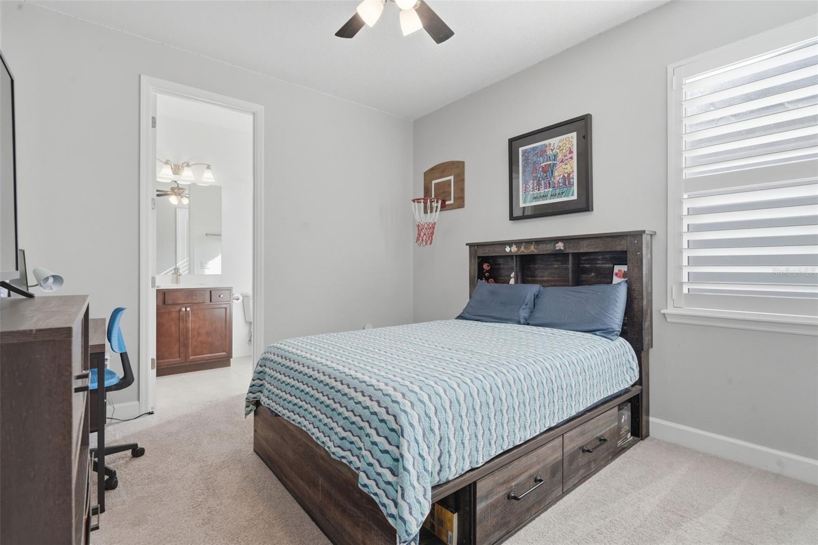 Image 23 of 34 For 262 Northcote Court