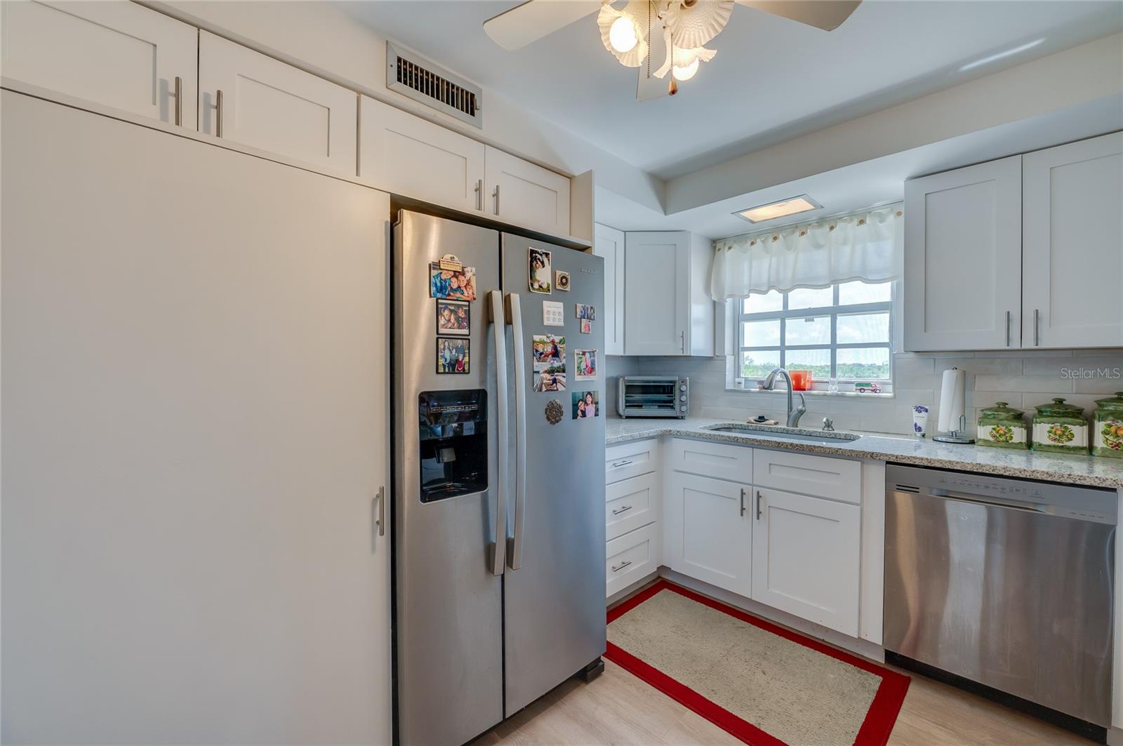 Image 10 of 28 For 404 Beach Street 230 (604)