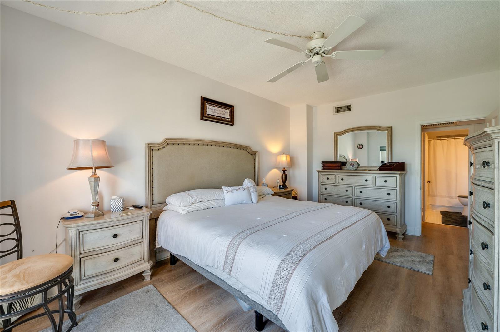 Image 14 of 28 For 404 Beach Street 230 (604)