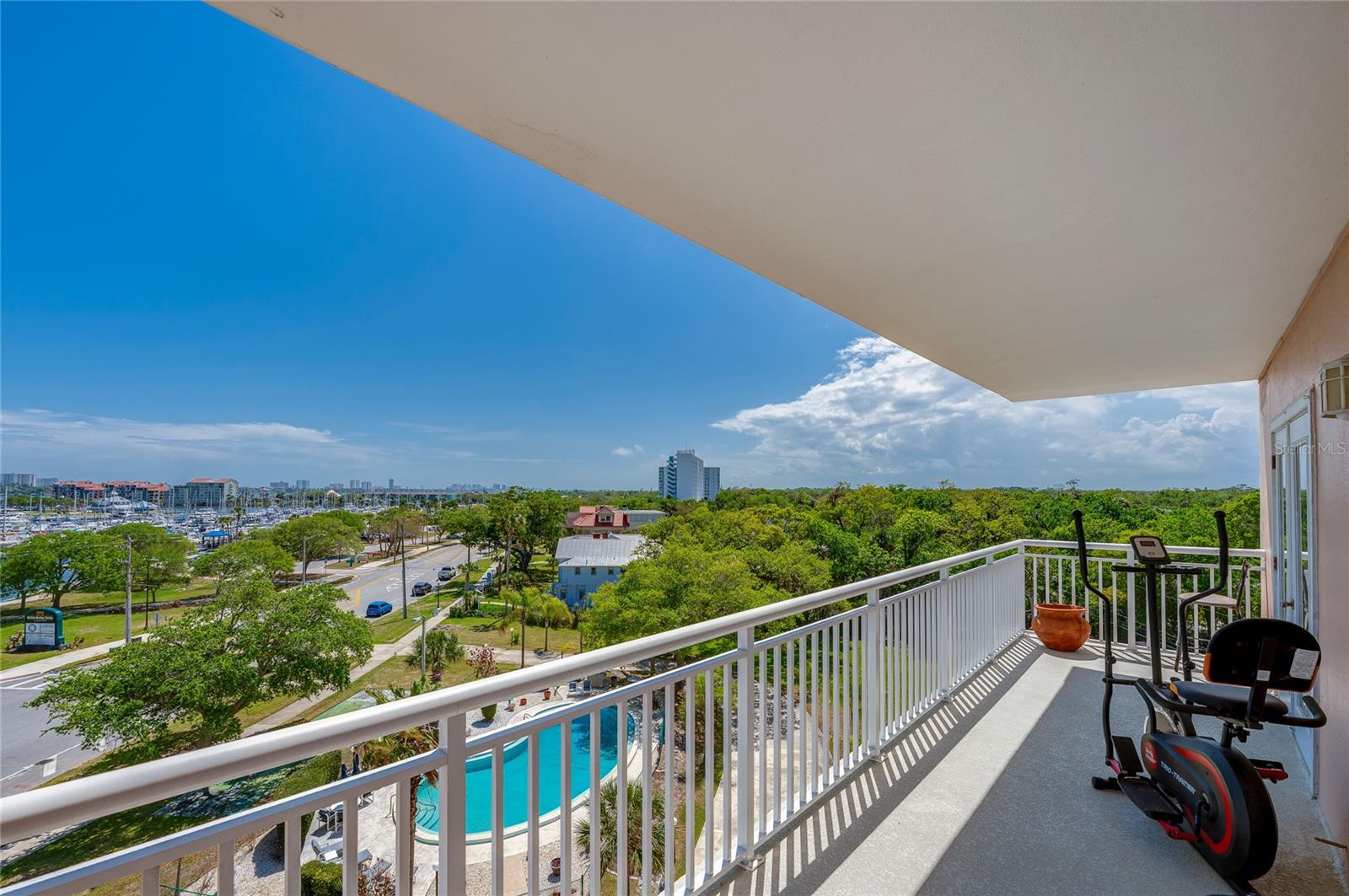 Image 17 of 28 For 404 Beach Street 230 (604)