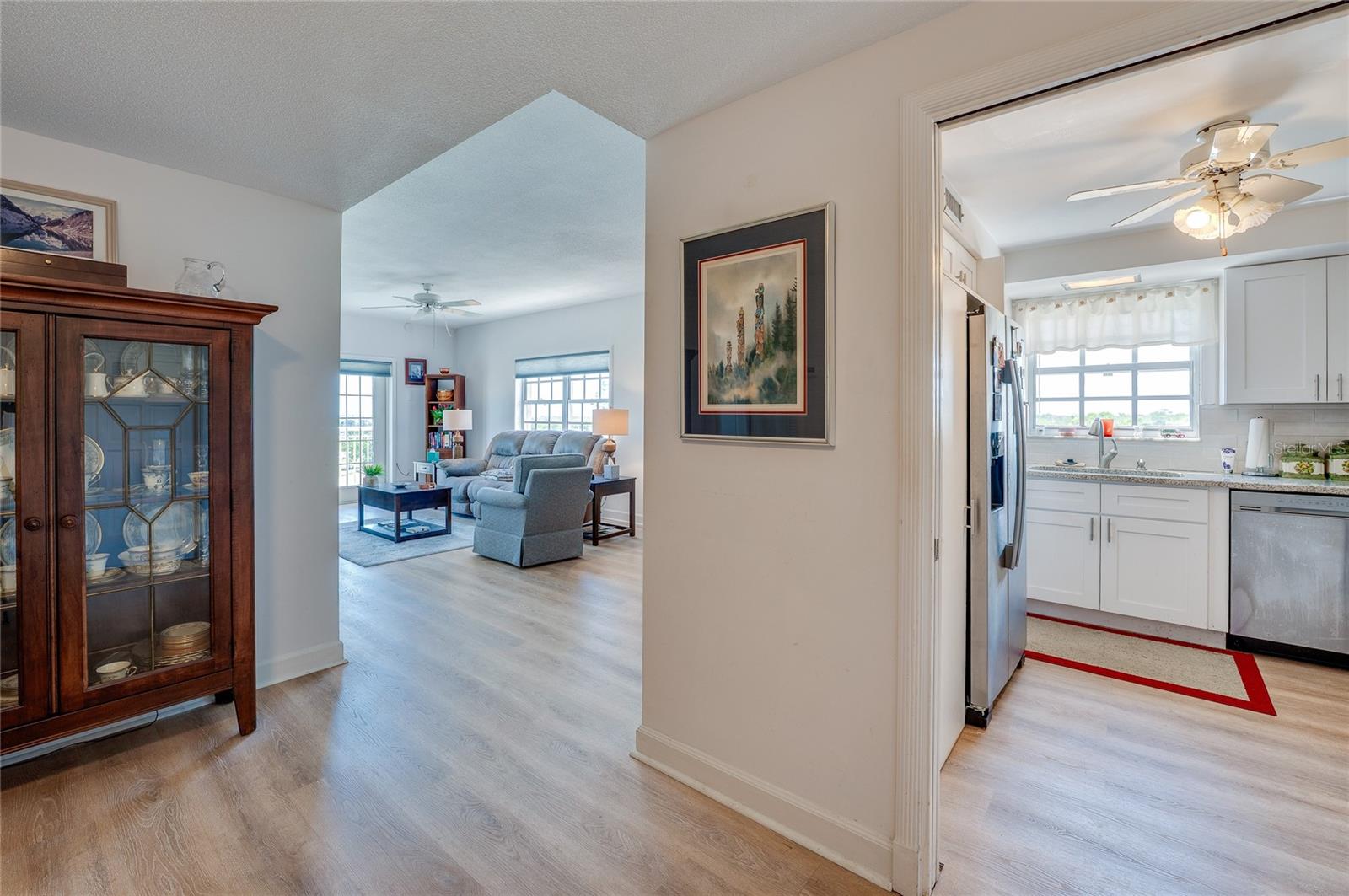 Image 4 of 28 For 404 Beach Street 230 (604)