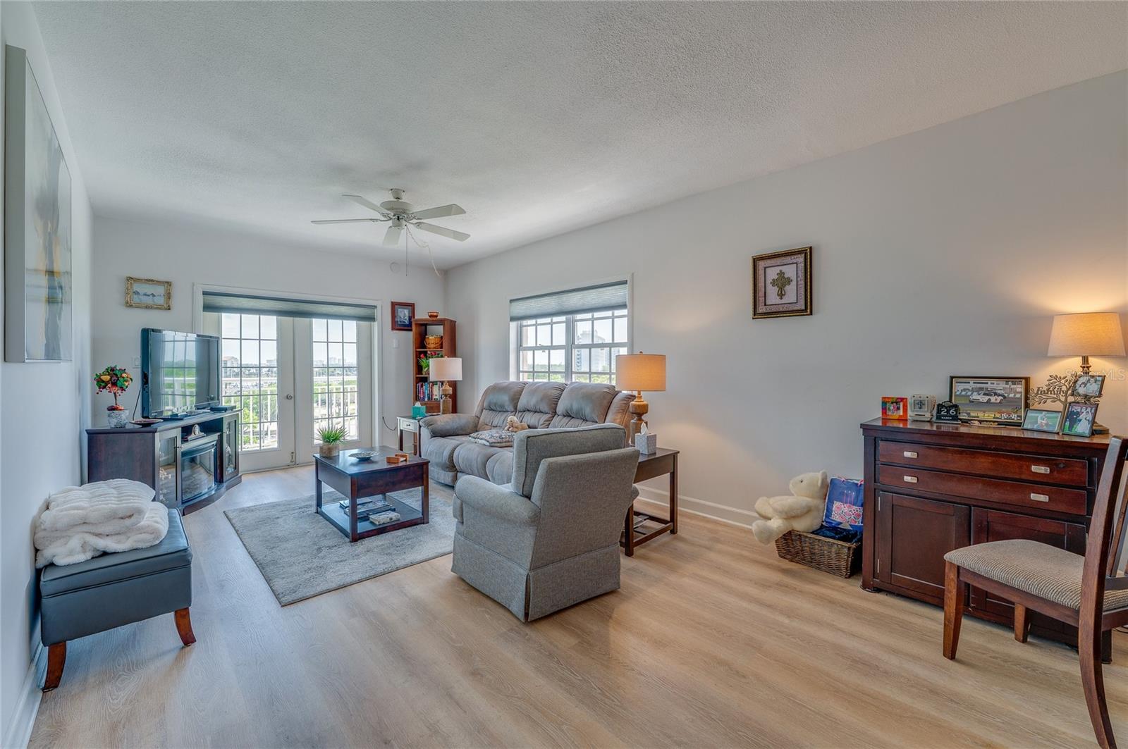 Image 5 of 28 For 404 Beach Street 230 (604)