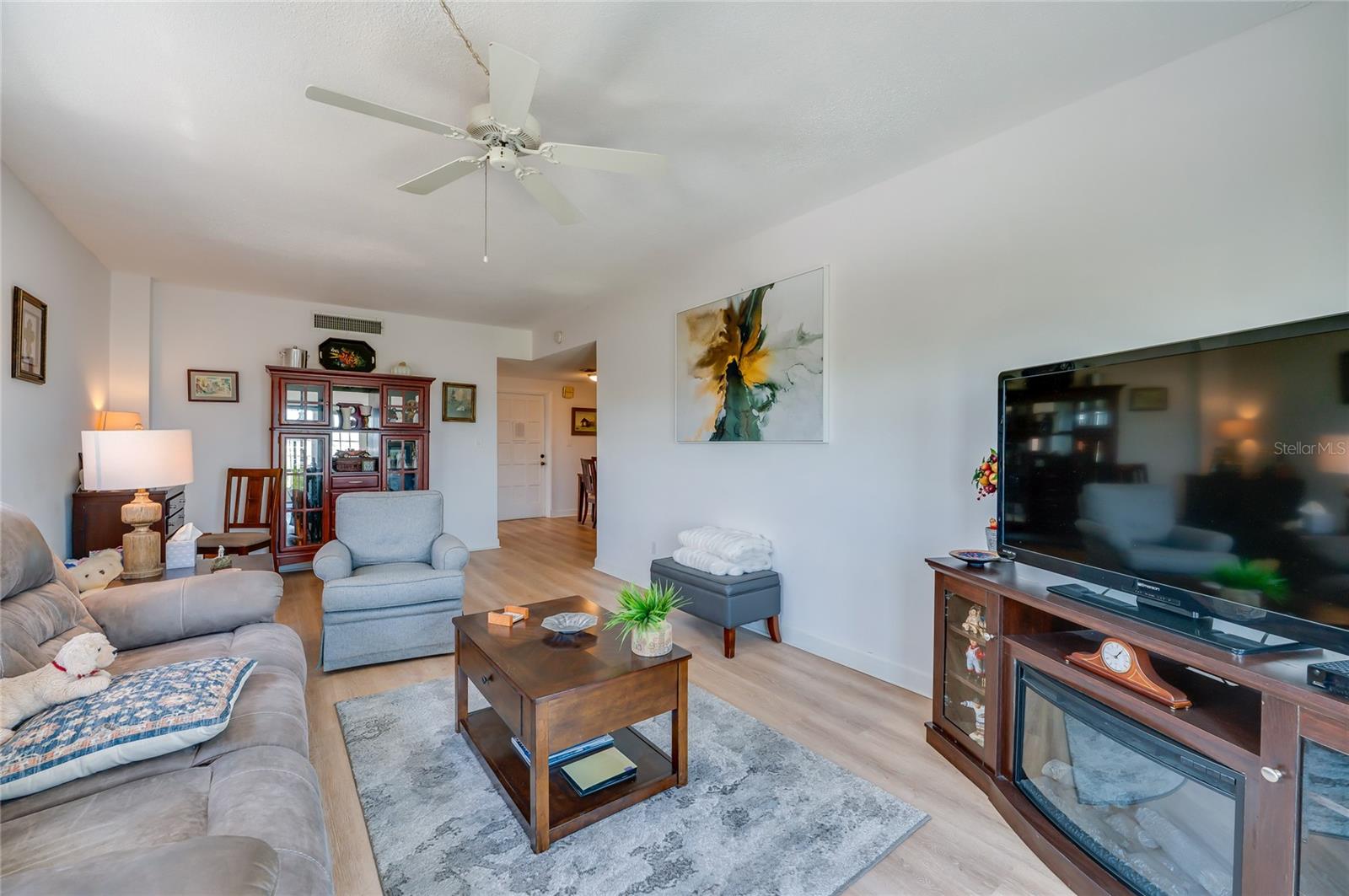 Image 7 of 28 For 404 Beach Street 230 (604)