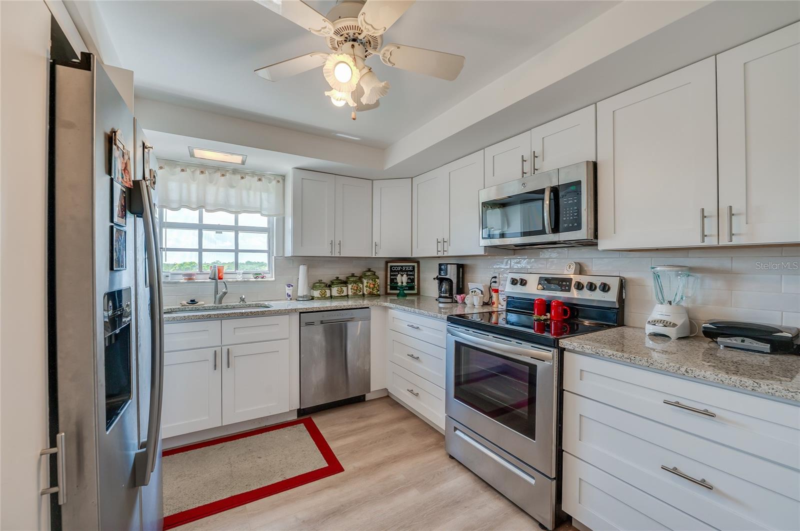 Image 9 of 28 For 404 Beach Street 230 (604)