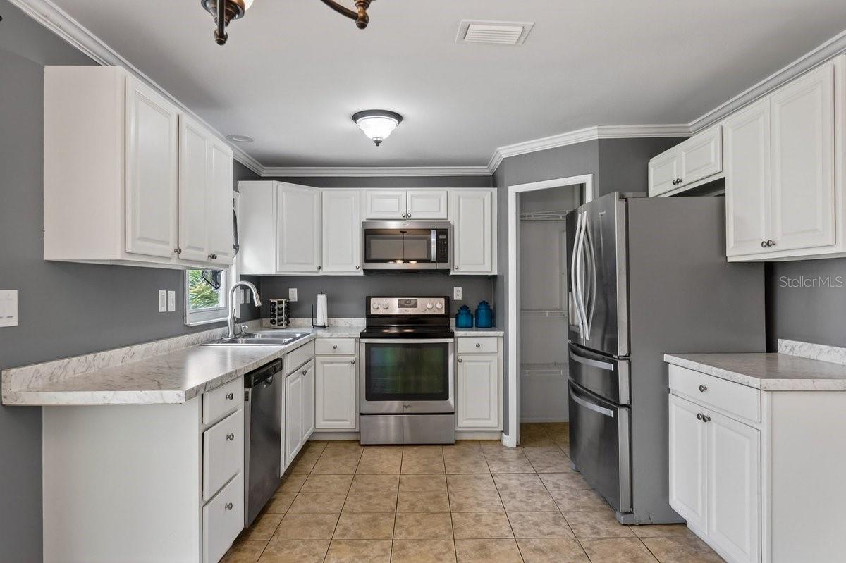 Image 10 of 38 For 2791 Fulford Street