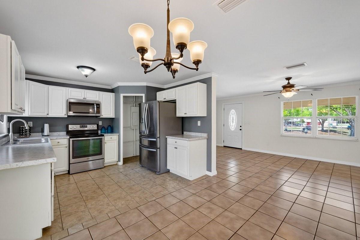 Image 15 of 38 For 2791 Fulford Street