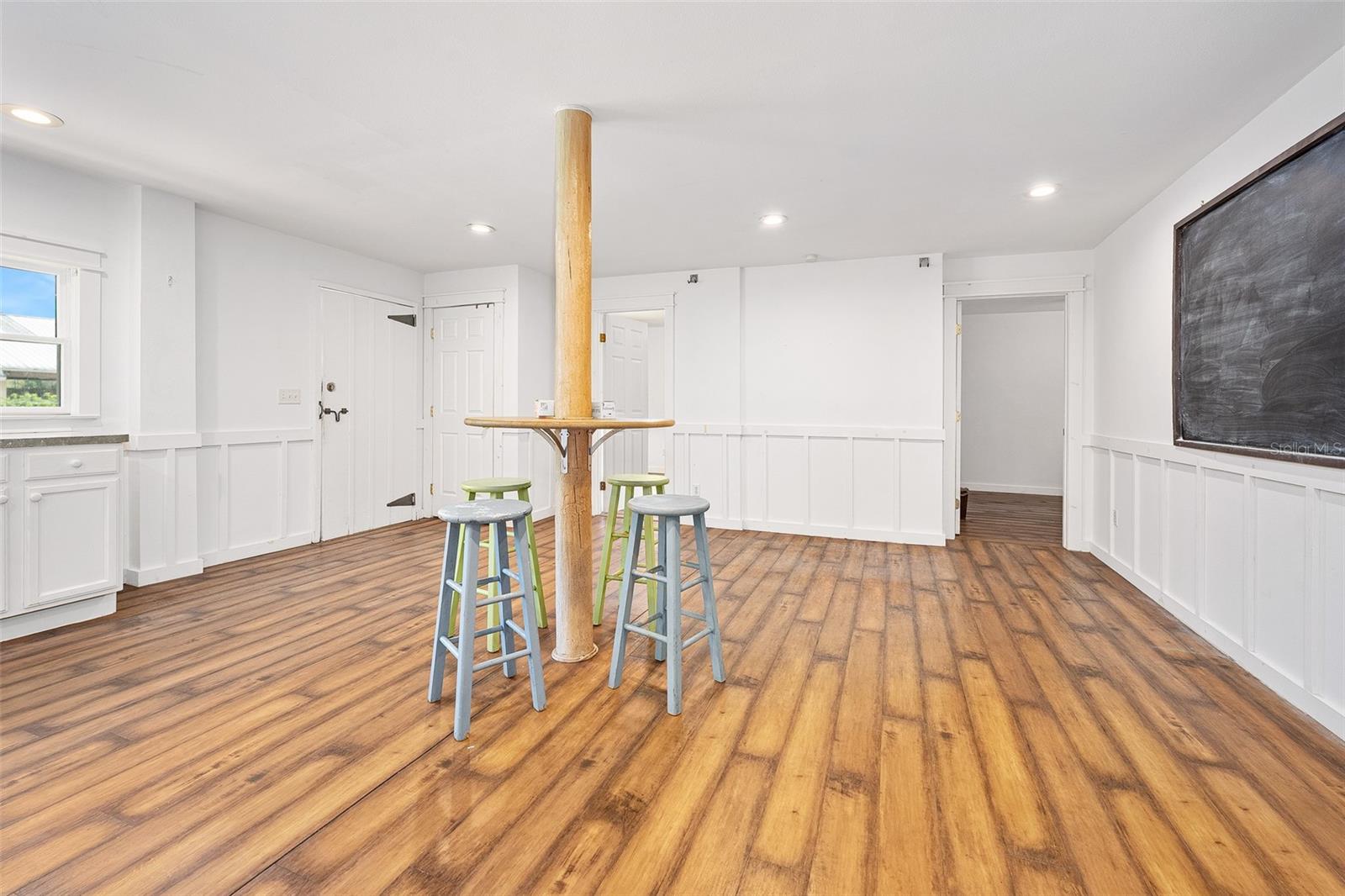 Image 47 of 62 For 2380 Narrow Way