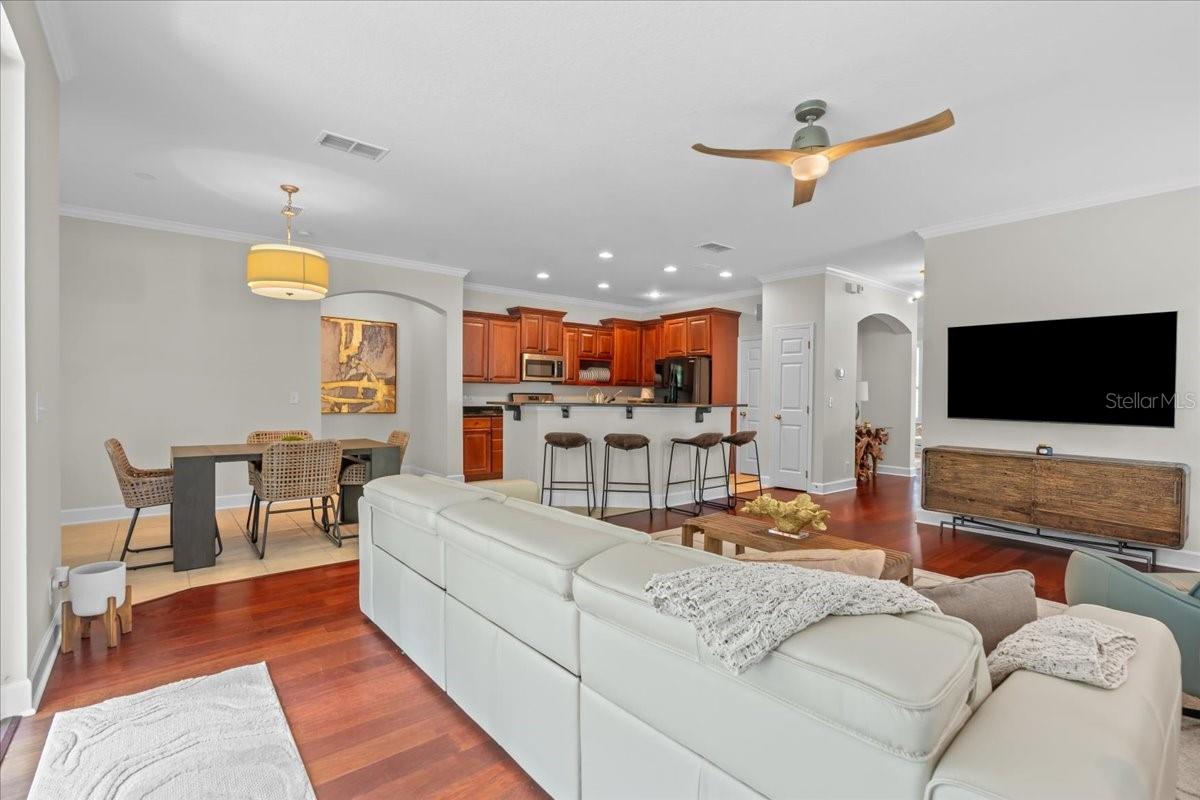 Image 10 of 49 For 118 Birchmont Drive