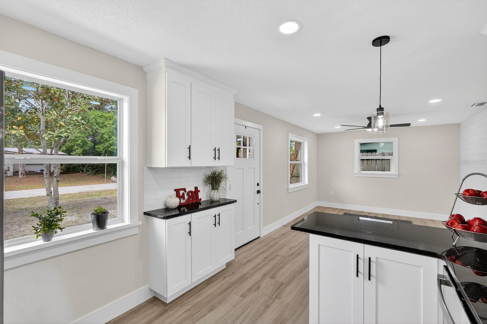 Image 12 of 30 For 553 Calhoun Street