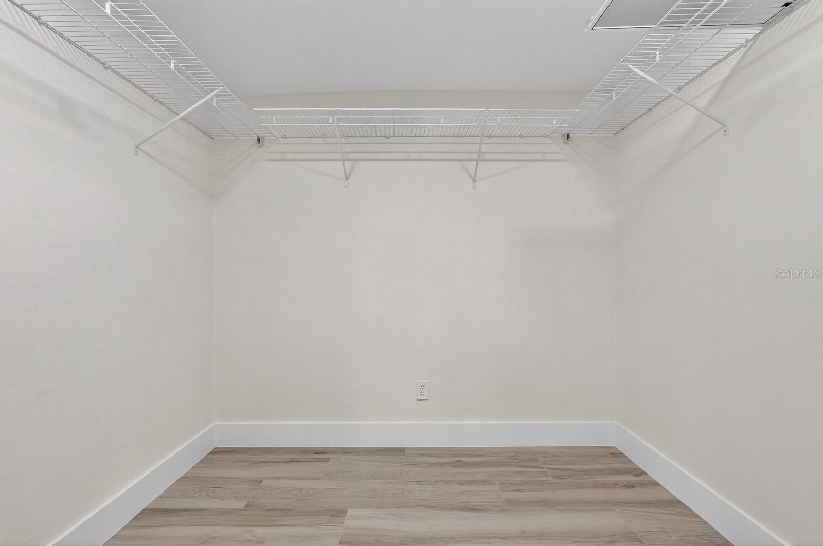 Image 15 of 30 For 553 Calhoun Street