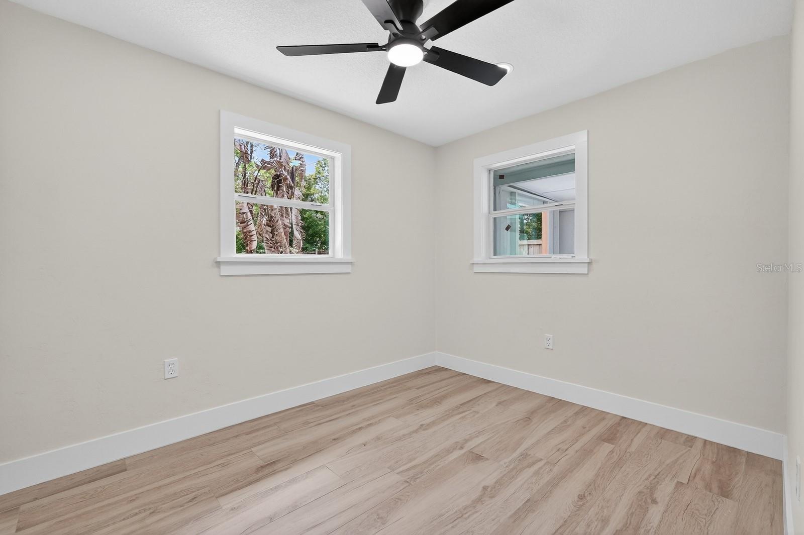 Image 16 of 30 For 553 Calhoun Street