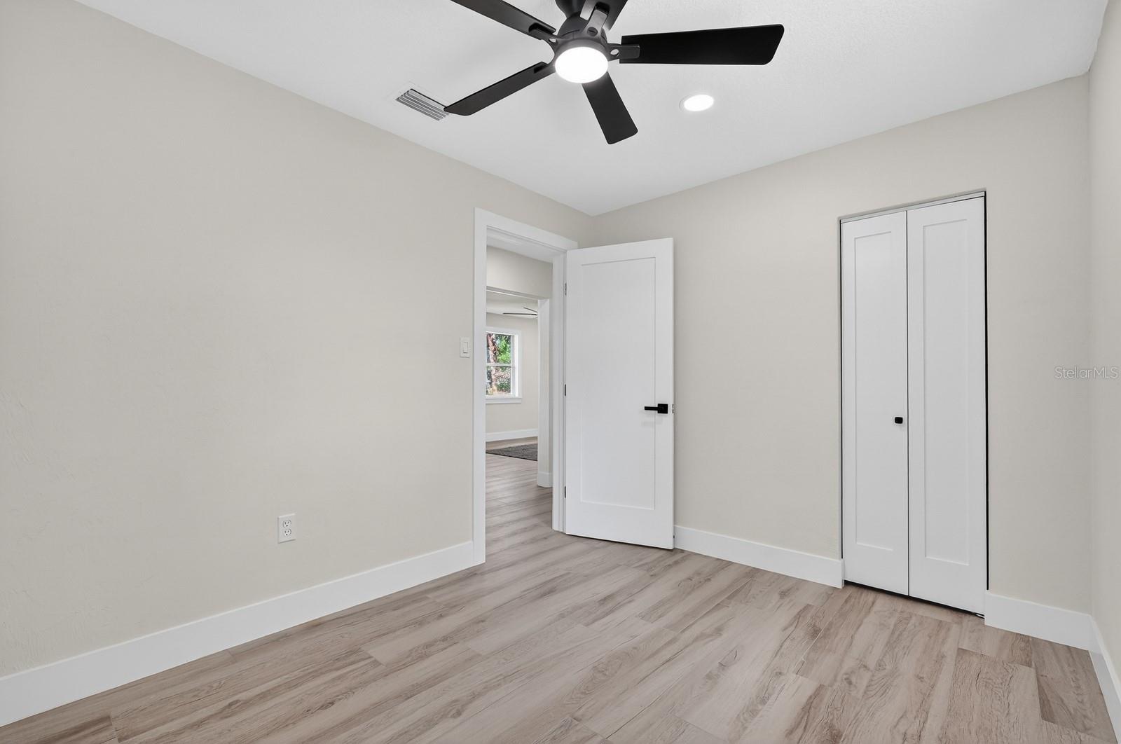 Image 17 of 30 For 553 Calhoun Street