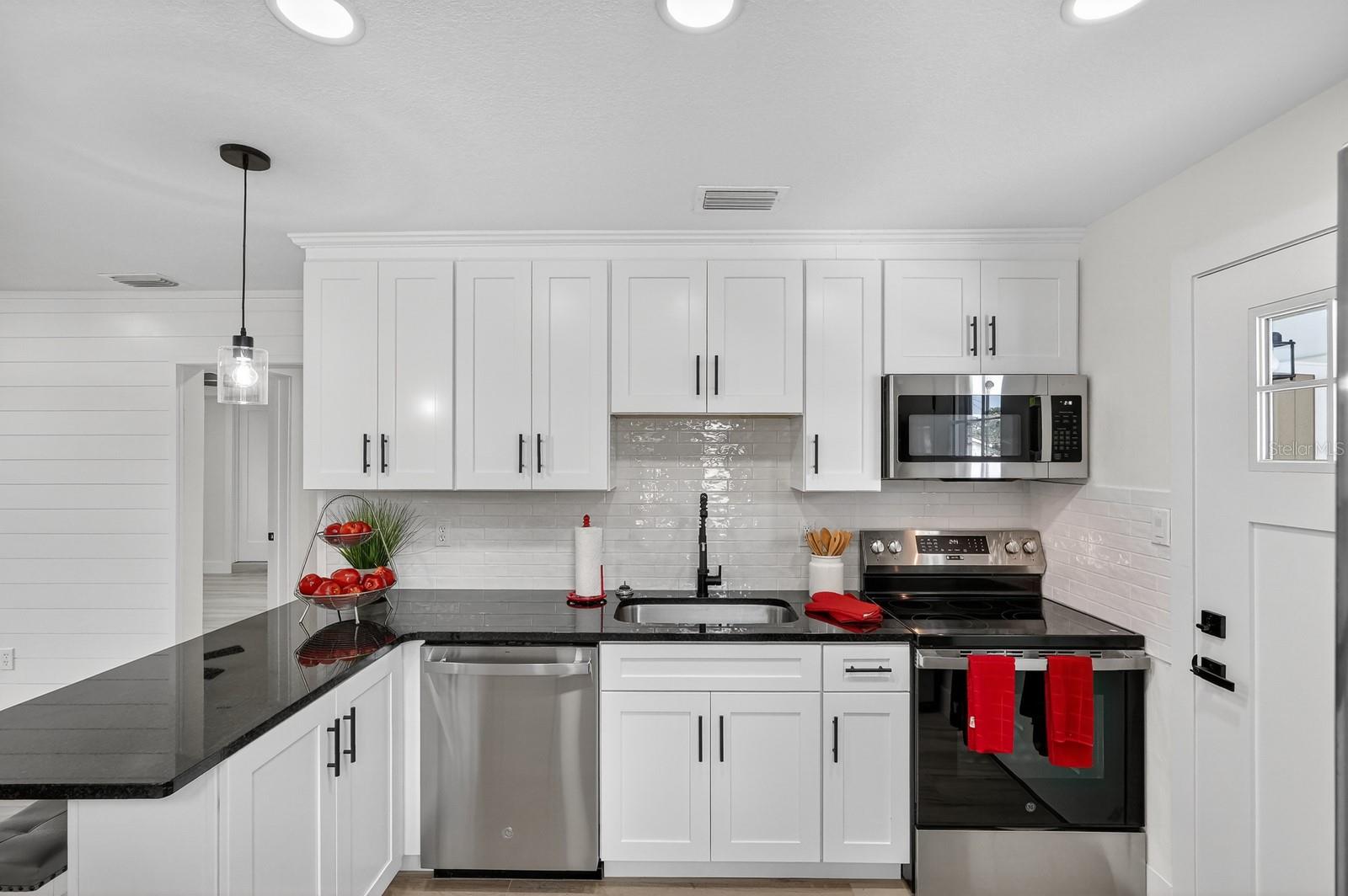 Image 2 of 30 For 553 Calhoun Street