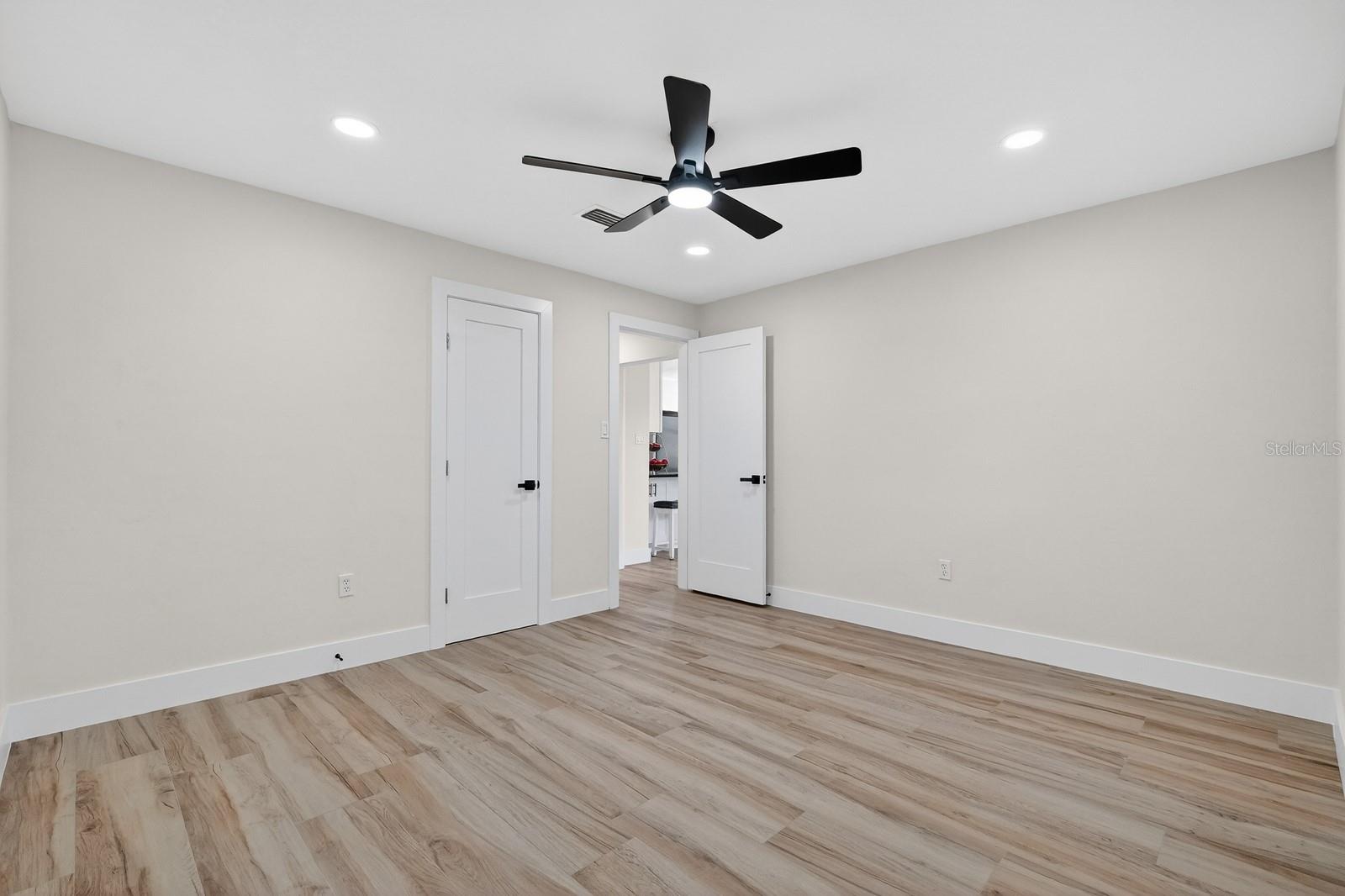 Image 4 of 30 For 553 Calhoun Street