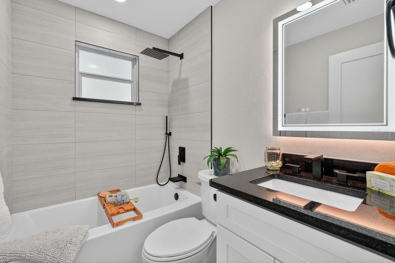 Image 5 of 30 For 553 Calhoun Street