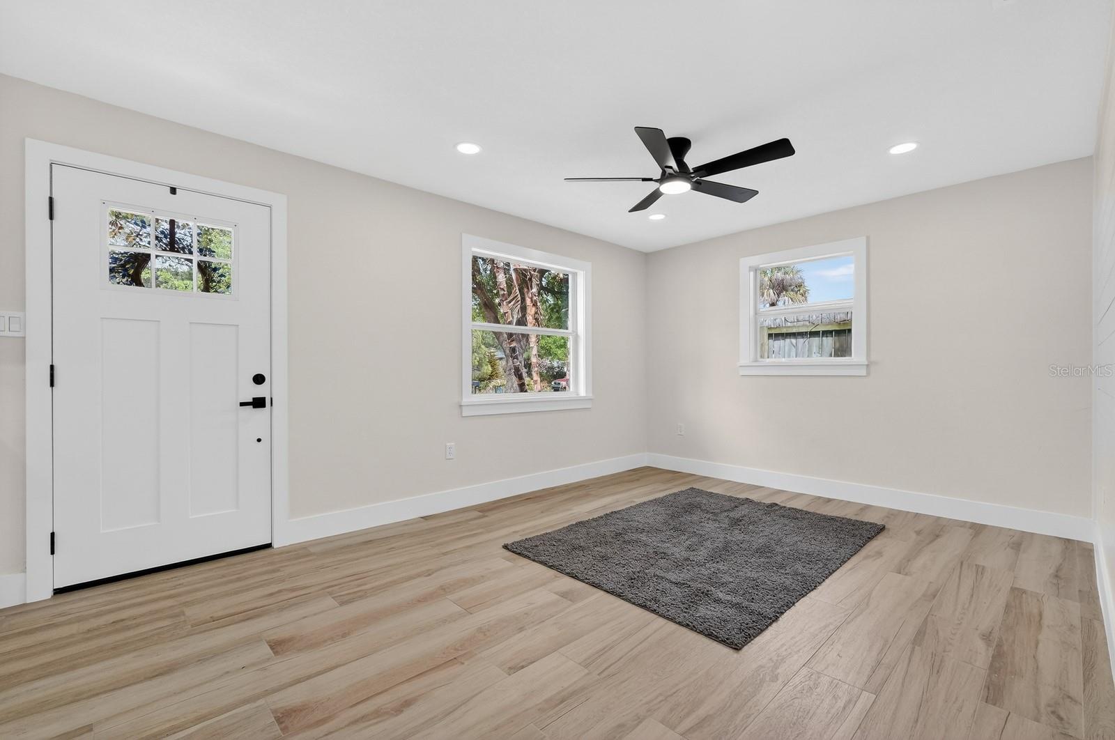 Image 8 of 30 For 553 Calhoun Street