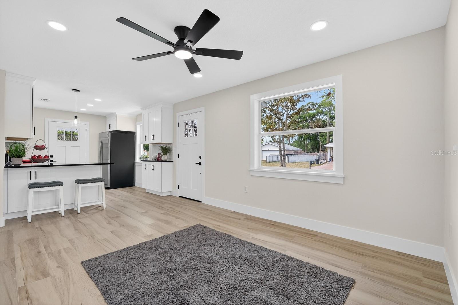 Image 9 of 30 For 553 Calhoun Street