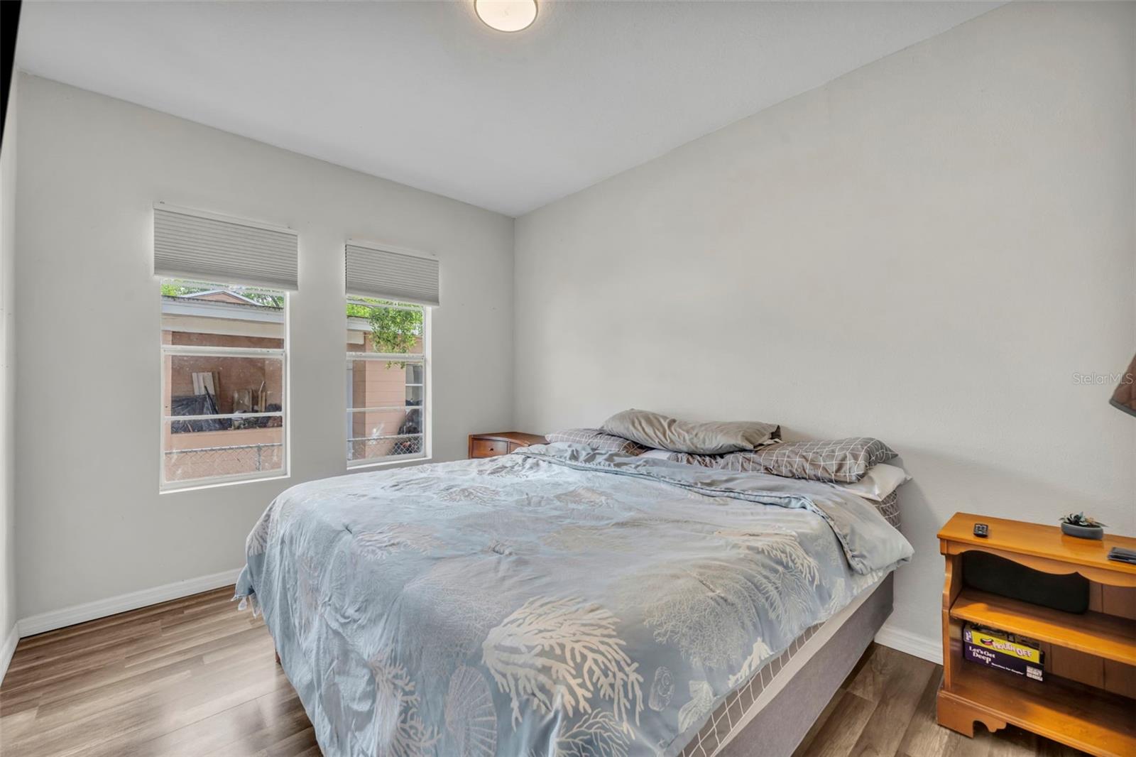 Listing photo id 16 for 4248 Minoso Street