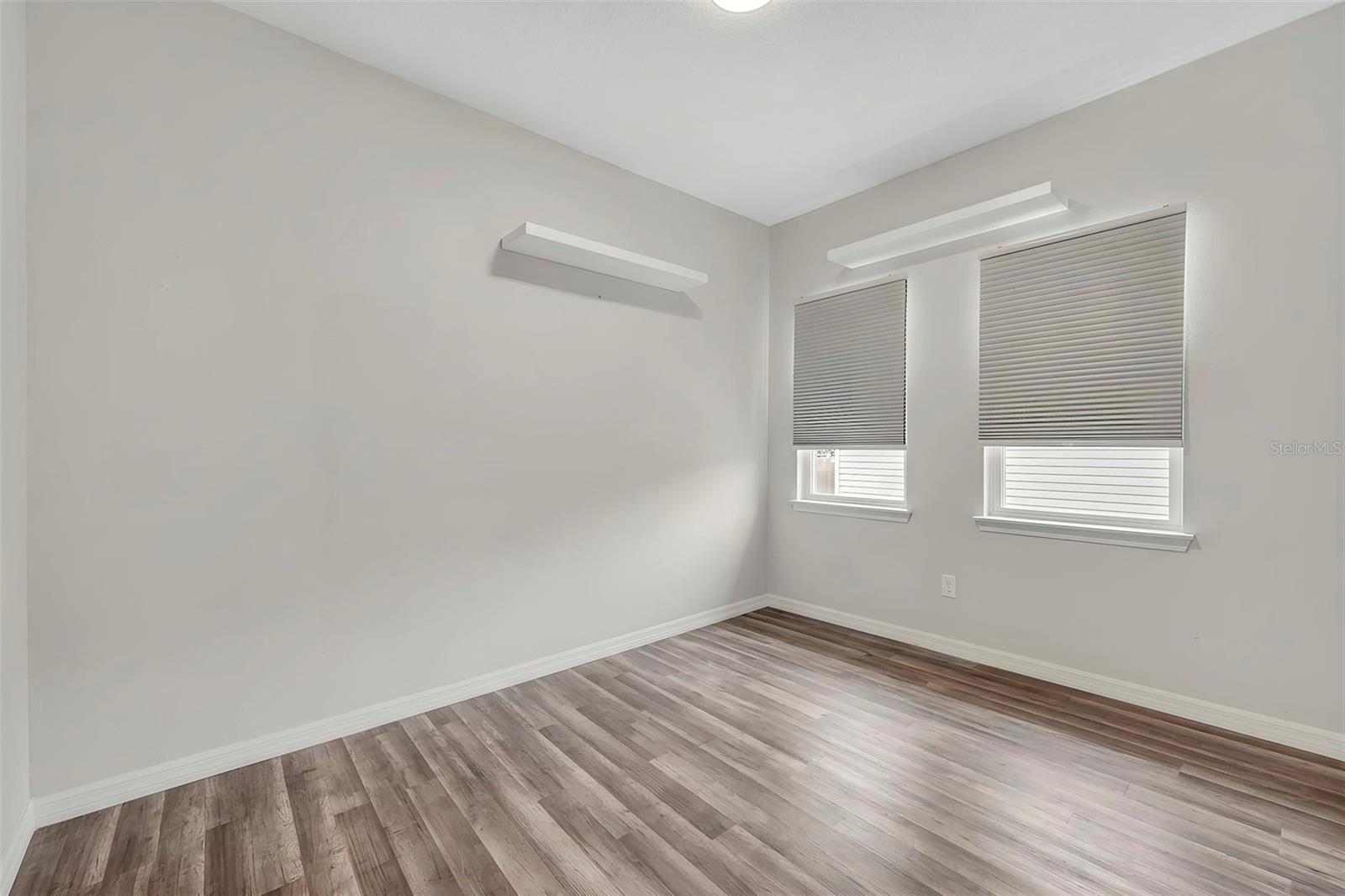 Listing photo id 17 for 4248 Minoso Street