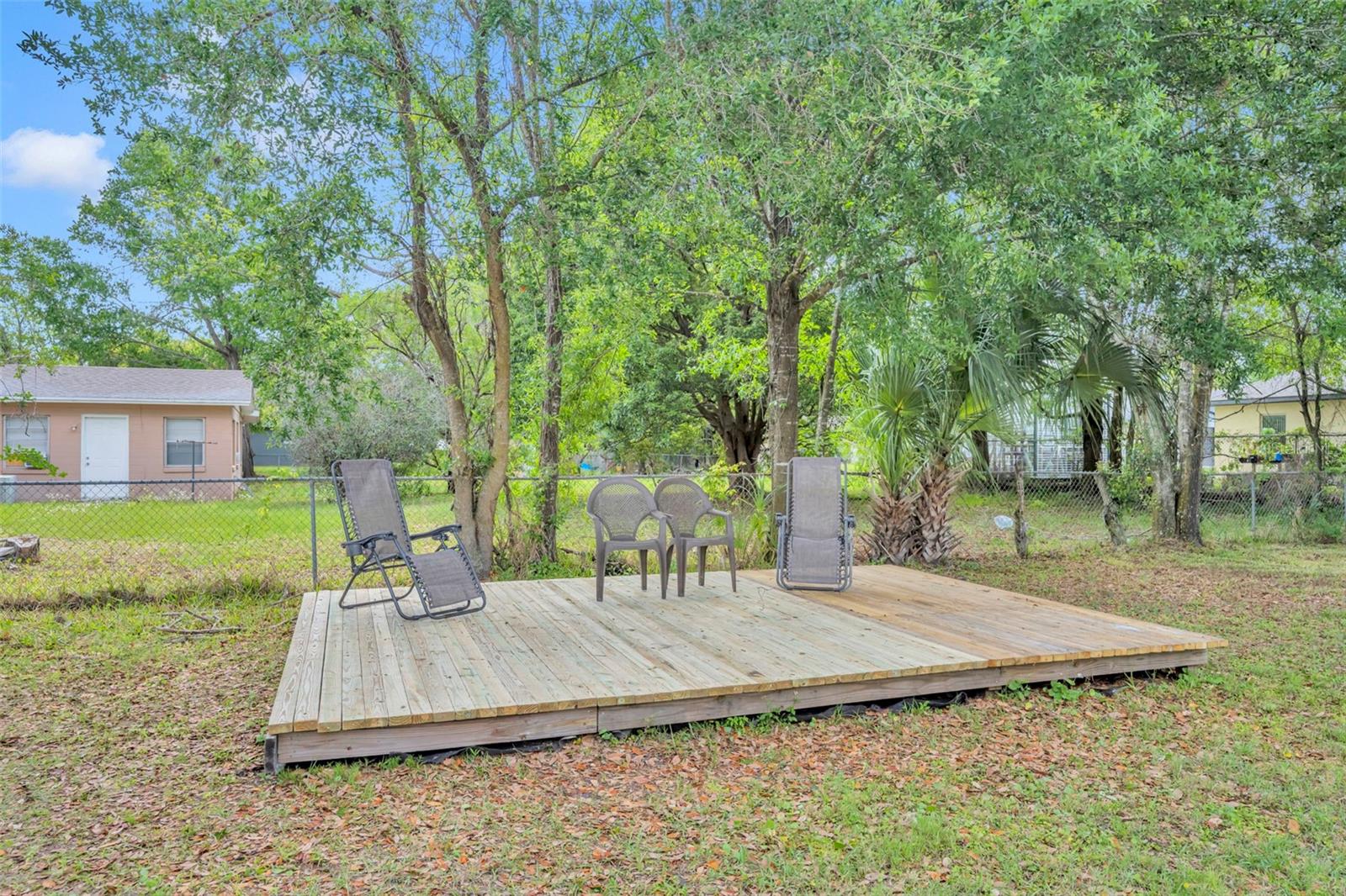 Listing photo id 21 for 4248 Minoso Street