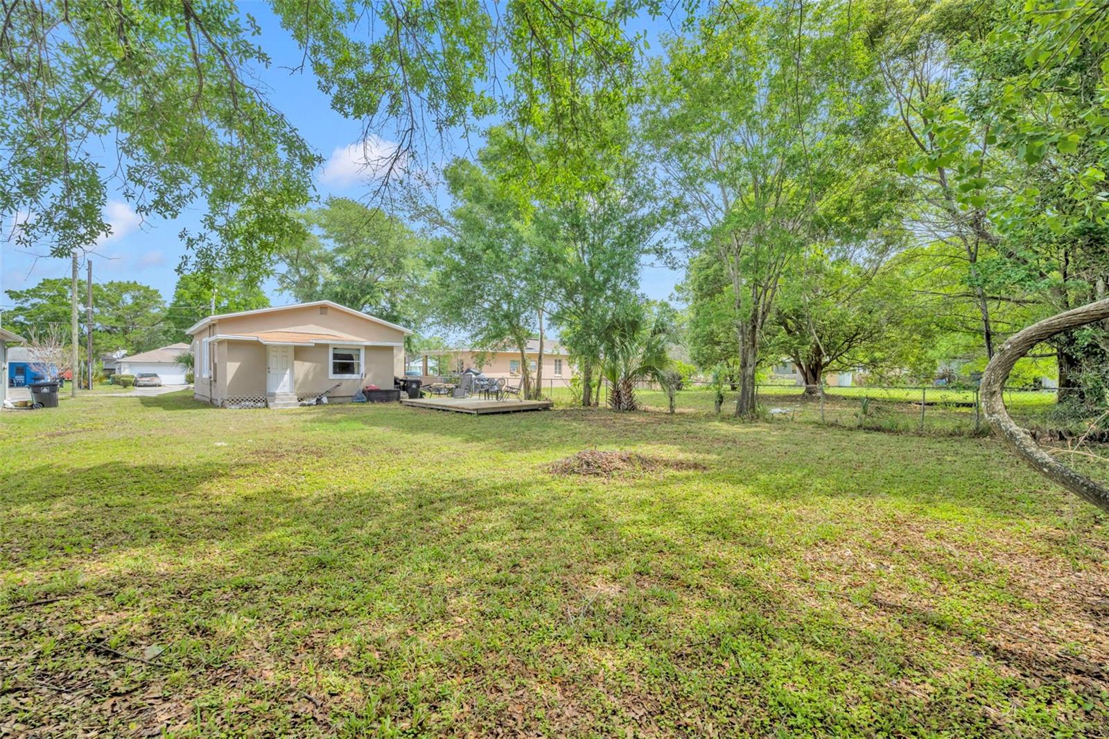 Listing photo id 23 for 4248 Minoso Street
