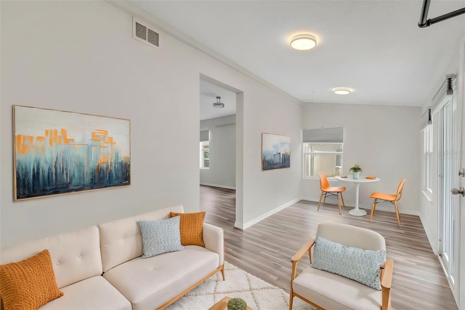 Listing photo id 2 for 4248 Minoso Street