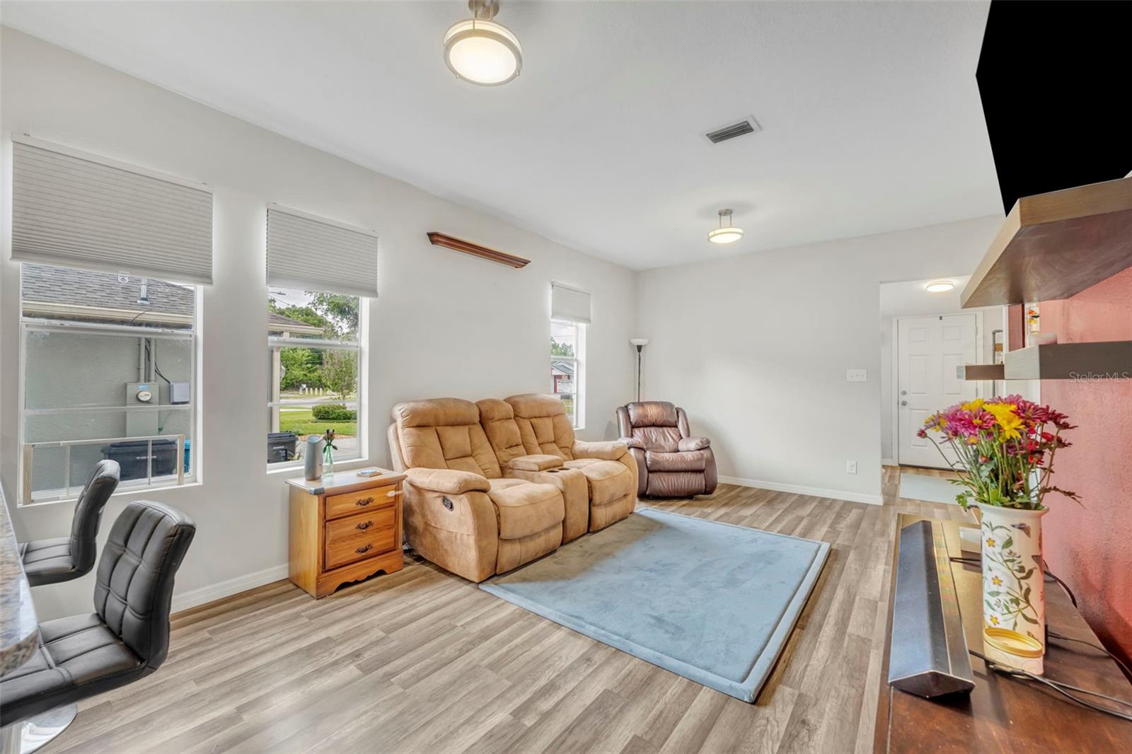 Listing photo id 6 for 4248 Minoso Street