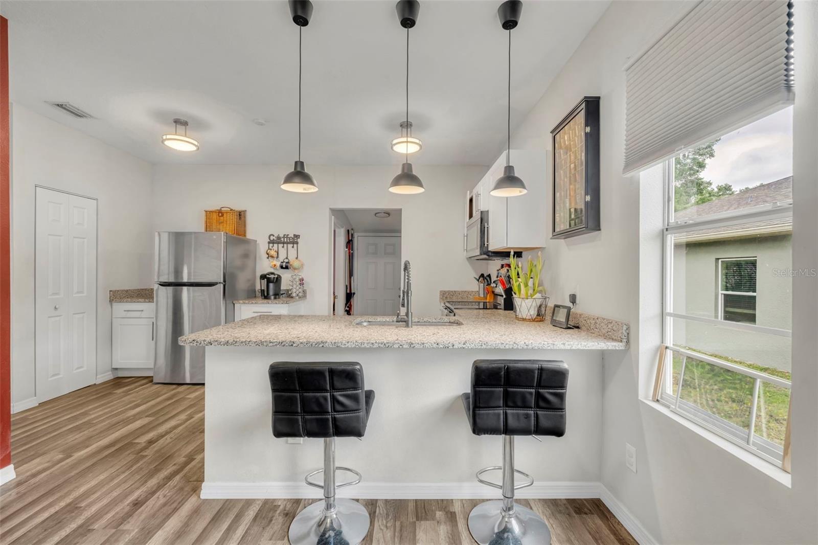 Listing photo id 7 for 4248 Minoso Street